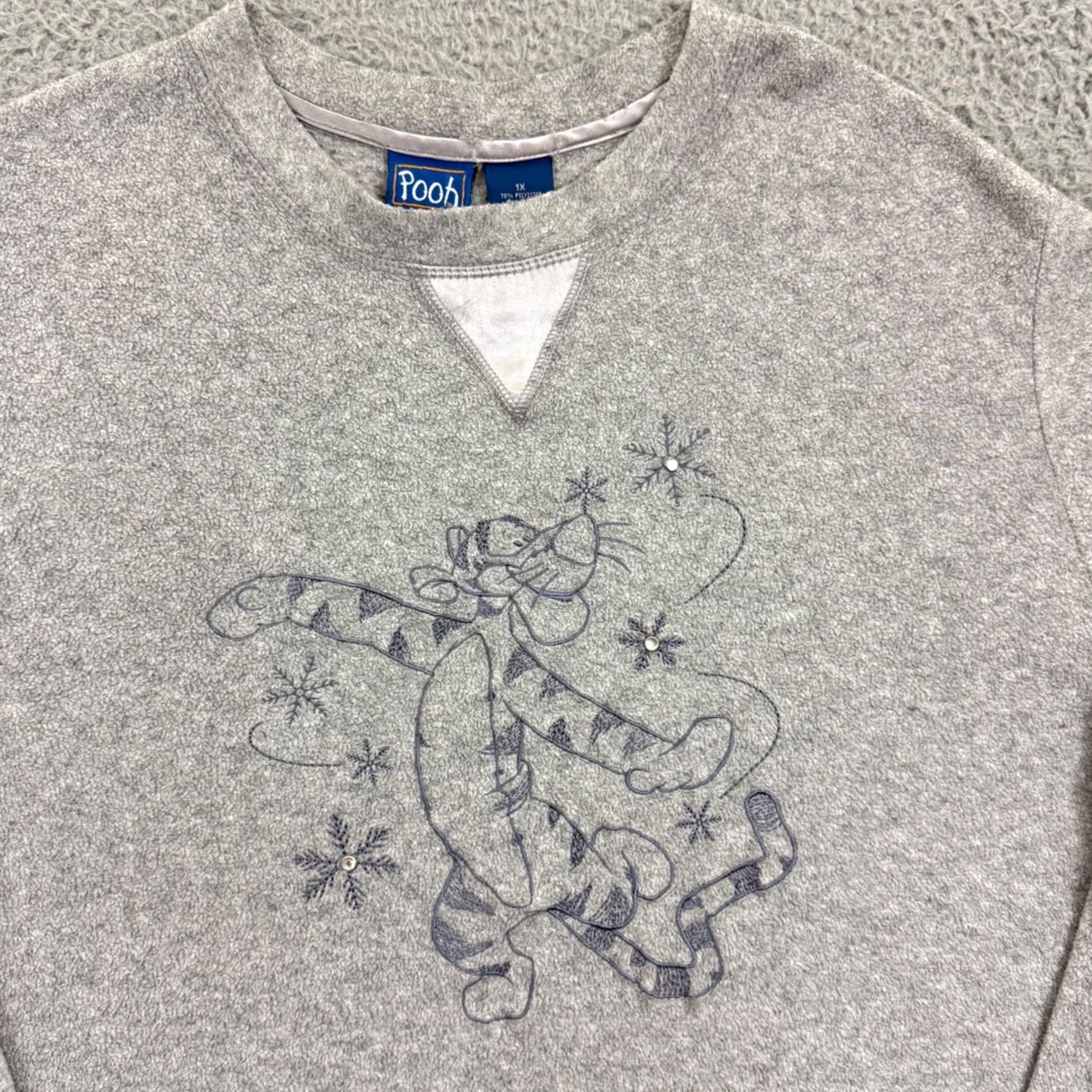 Disney VINTAGE Disney Winnie The Pooh Sweatshirt Womens XL Gray Fleece 90s Pullover Size XL / US 12-14 / IT 48-50 - 3 Thumbnail