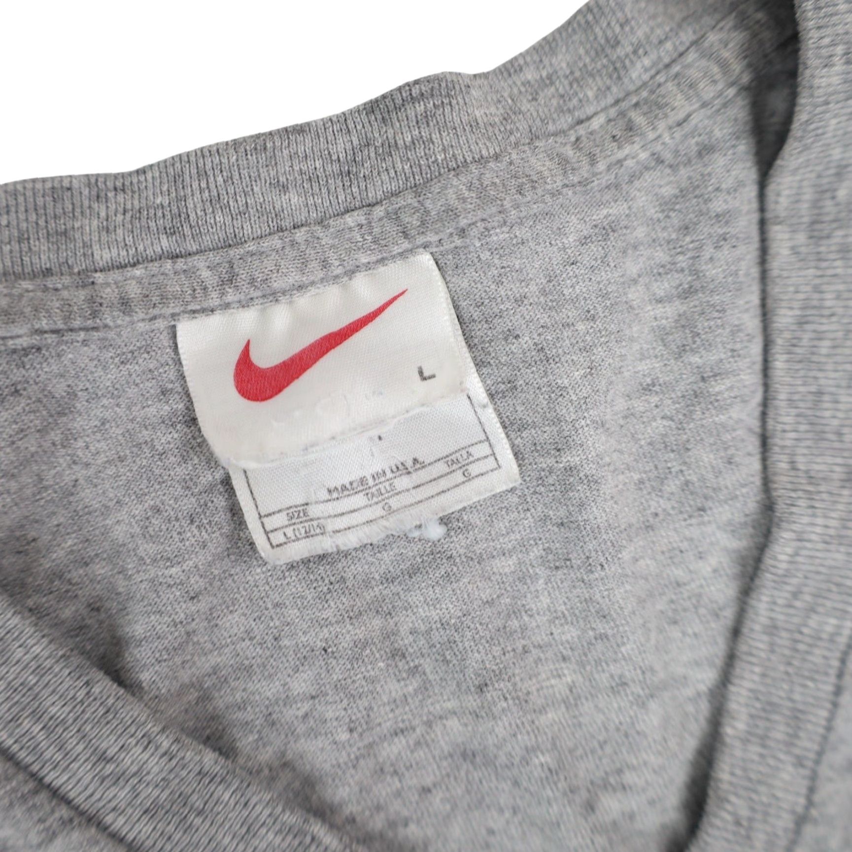 Nike VINTAGE Nike Mens Large Mini Swoosh V Neck T Shirt Gray Shirt Mens Large Gray 90s Size US L / EU 52-54 / 3 - 5 Thumbnail