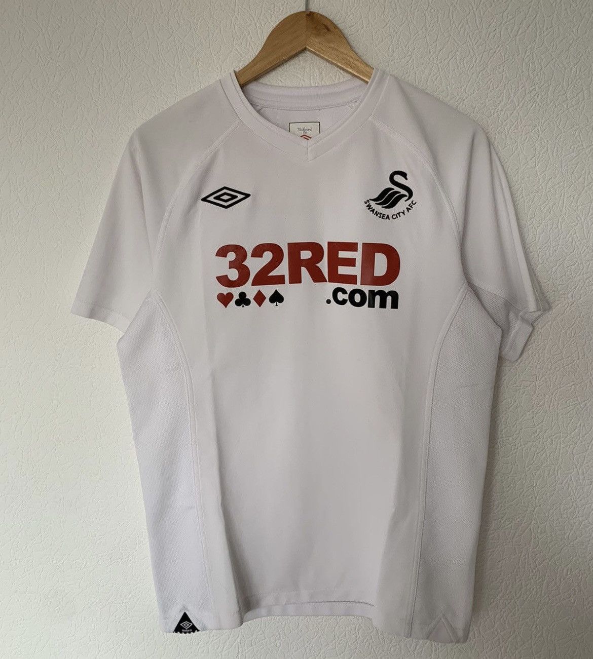 Umbro SWANSEA CITY UMBRO 2010/2011 HOME KIT SOCCER JERSEY 32RED Size US S / EU 44-46 / 1 - 1 Thumbnail