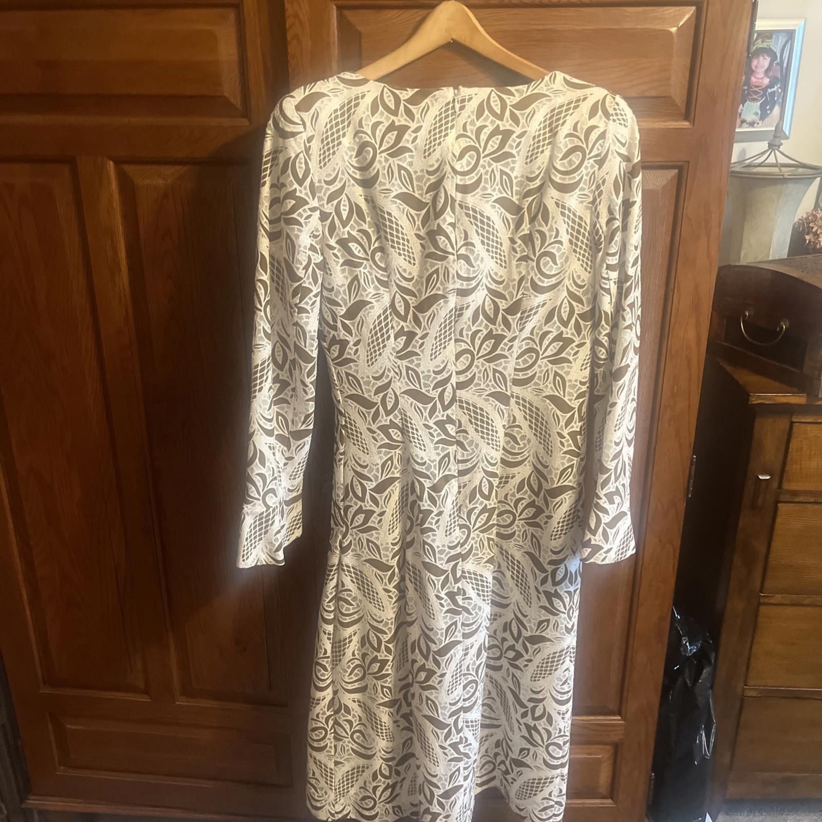 Ann Taylor Lily & Taylor Lined Dress Size 6 New York Paris Eyelet Size M / US 6-8 / IT 42-44 - 7 Thumbnail