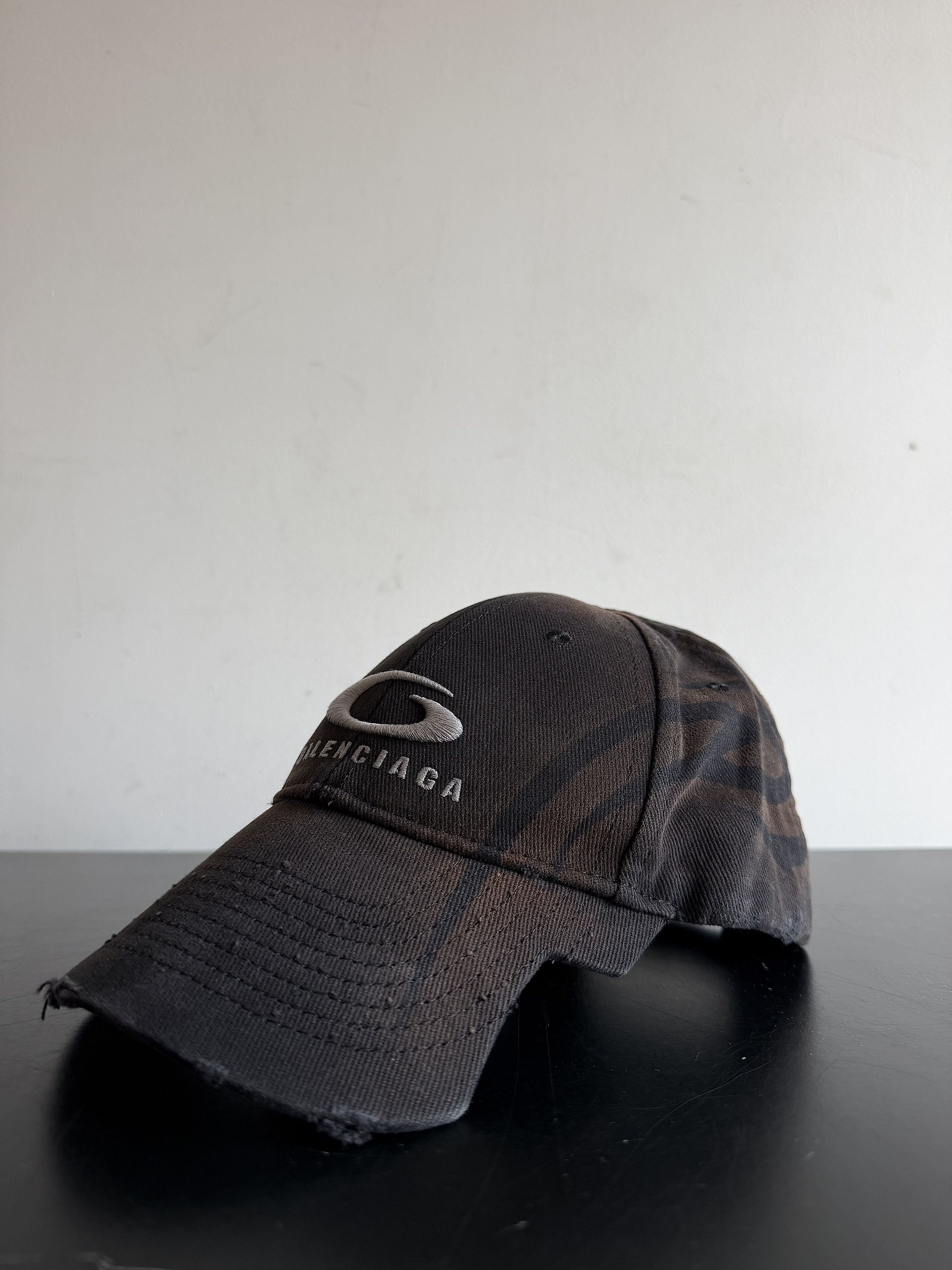 New Y2K Tribal Logo Hand Drawn Notch Cap (S) 55 CM