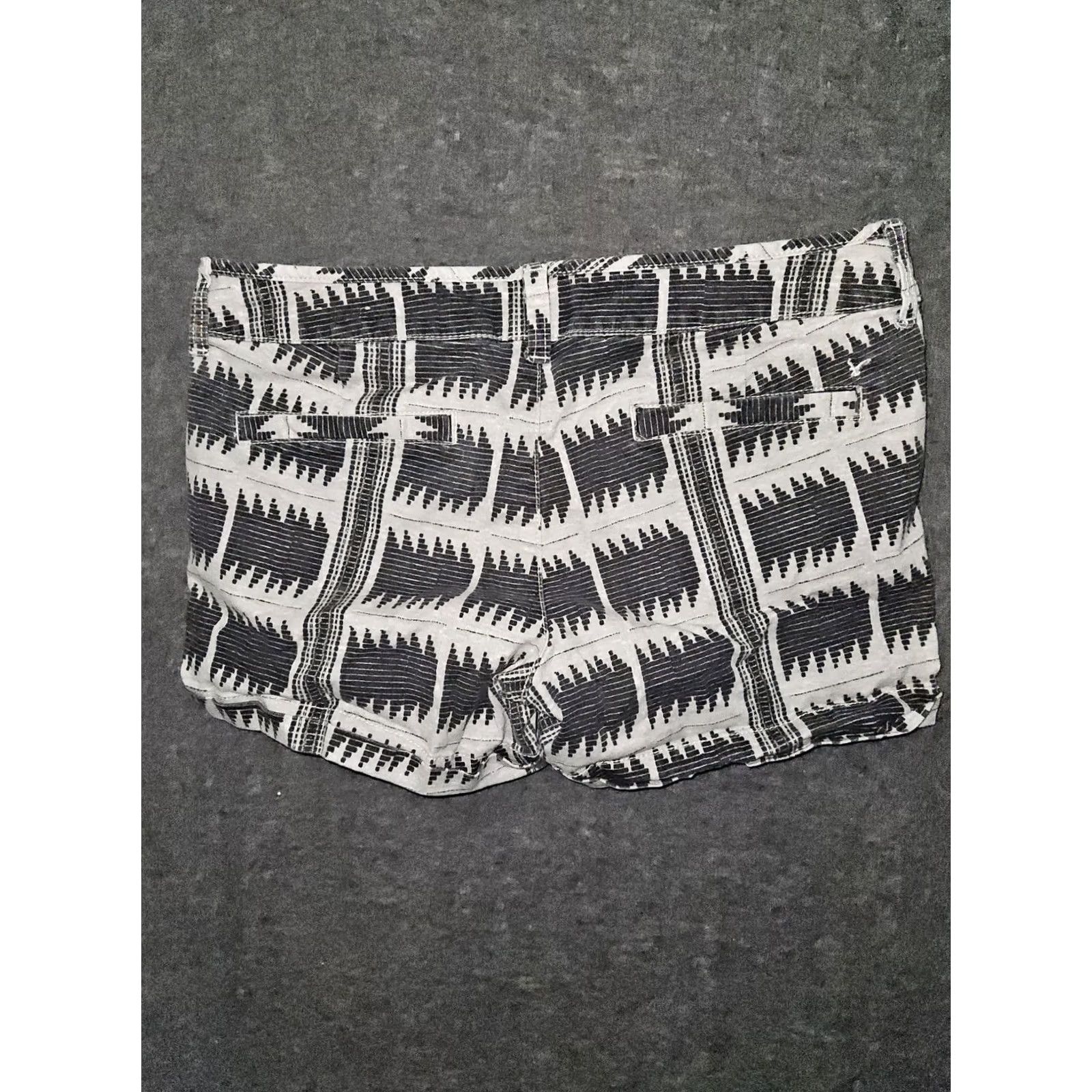 American Eagle Outfitters VINTAGE American Eagle Midi Shorts Women 8 Black Gray Aztec Cuffed Low Rise Slim Stretch Pockets Mens Womens Girls? Size 30" / US 8 / IT 44 - 7 Thumbnail