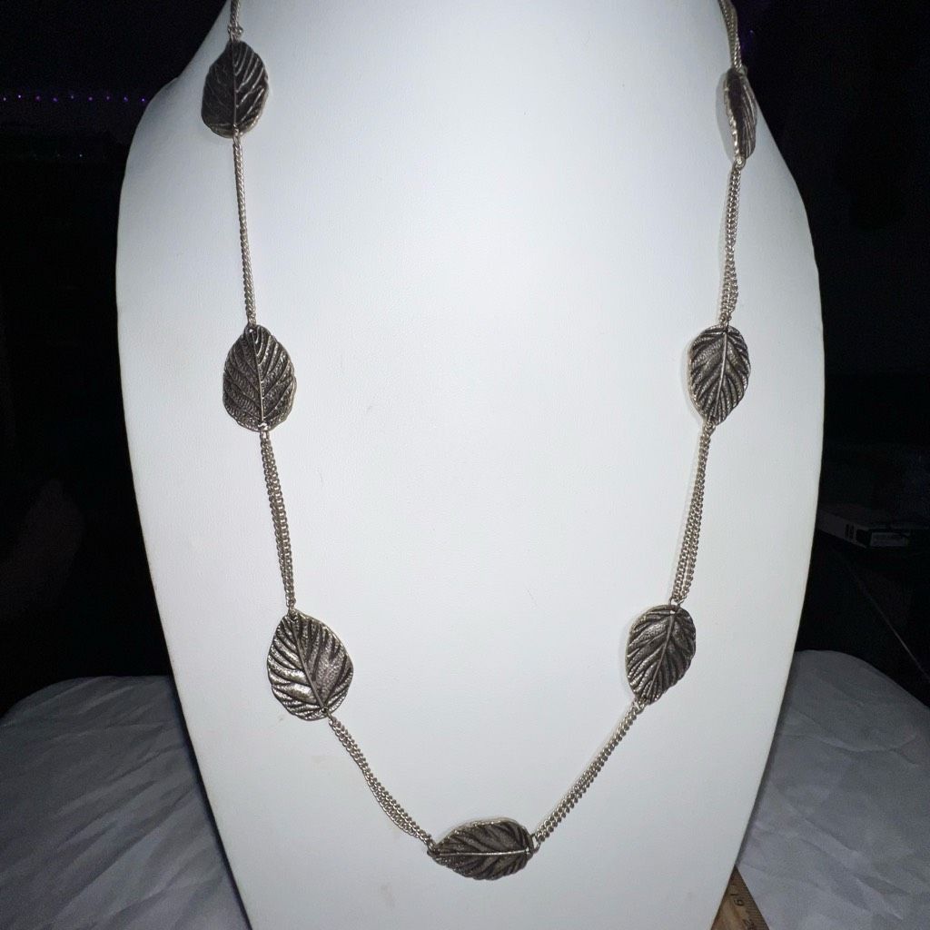 Vintage Vintage Burnished Silver Tone Leaf Necklace Size ONE SIZE - 1 Thumbnail