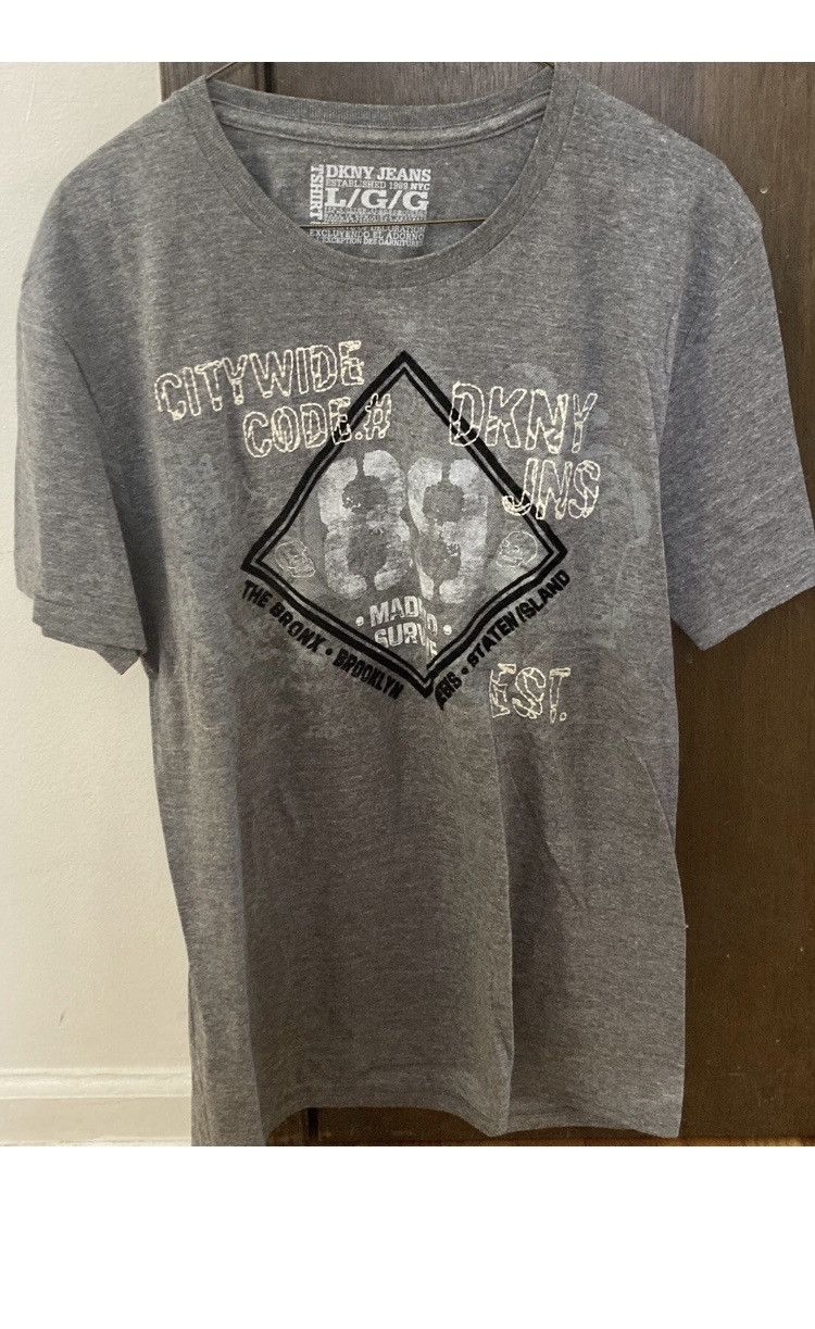 DKNY DKNY Jeans Gray Graphic Logo T-Shirt L Size US L / EU 52-54 / 3 - 1 Thumbnail