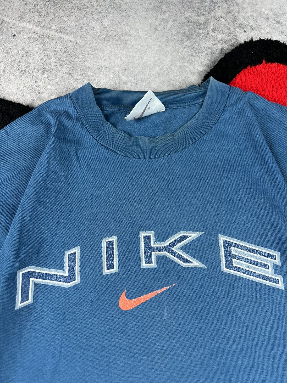 Vintage Vintage Nike 90s Big Logo Swoosh Faded Trashed Y2K Tee Shirt Size US L / EU 52-54 / 3 - 6 Thumbnail