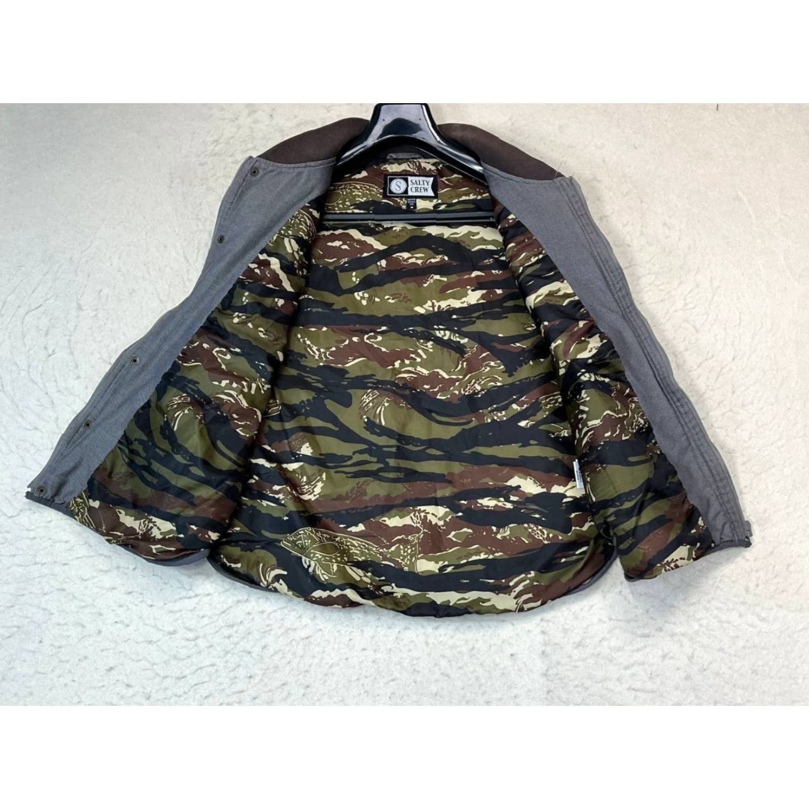 Vintage Salty Crew Vest Gray Camo Lined Snap Closure Shell Size Medium Men Regular Puffer Jacket Style Zip Logo Vest Lined Camouflage Shell Vintage: No Size US M / EU 48-50 / 2 - 6 Thumbnail