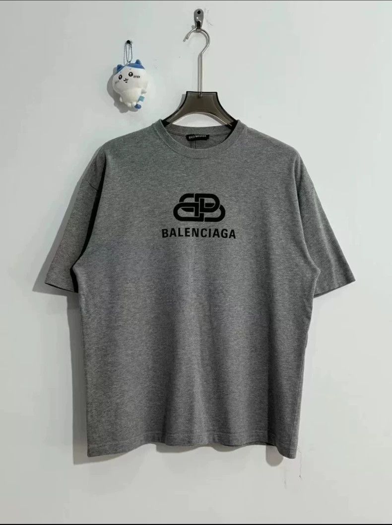Balenciaga Balenciaga grey lock short sleeves 2501-Nextarrow Size US XS / EU 42 / 0 - 1 Thumbnail