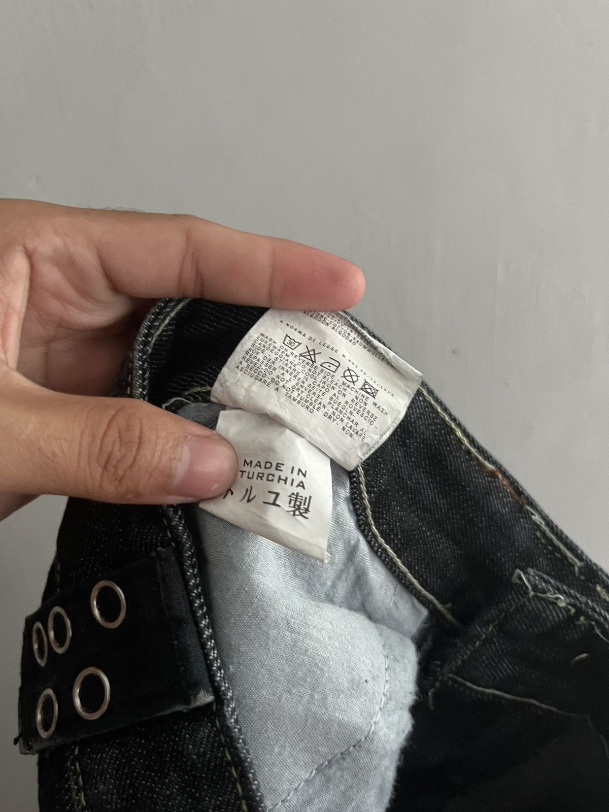 Dolce & Gabbana SS06 Dolce And Gabanna Eyelet Distressed Jeans Size US 33 - 11 Thumbnail