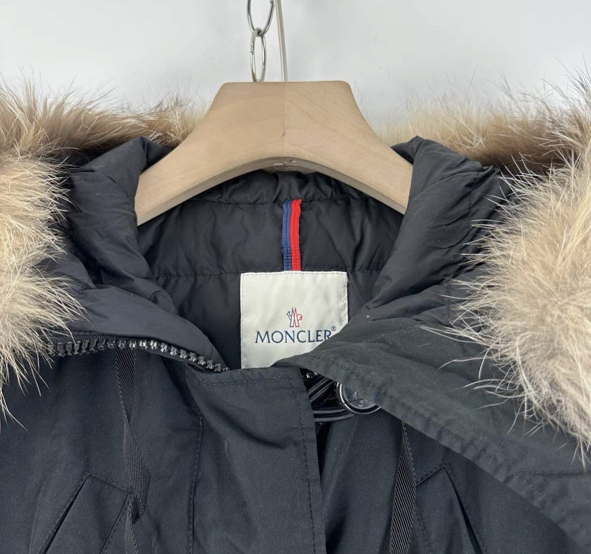 Moncler Moncler Black Fur Collar Waist Down Jacket K12 Size XS / US 0-2 / IT 36-38 - 3 Thumbnail