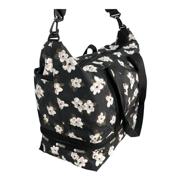 Lesportsac dakota large hot sale deluxe overnight bag