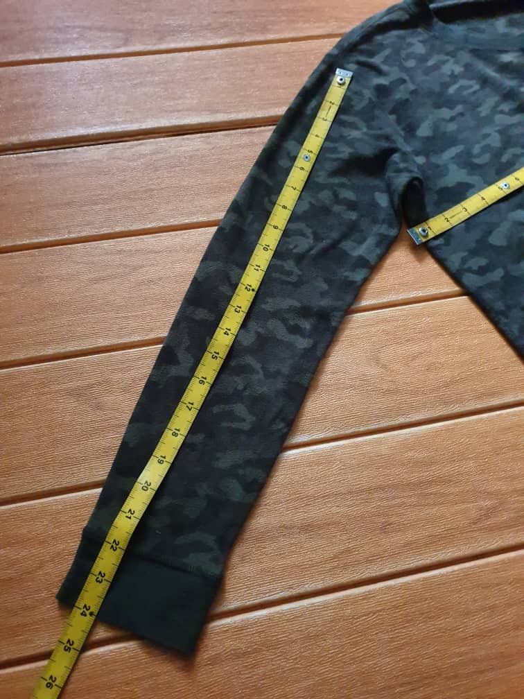 Japanese Brand Camouflage uniqlo Japanese brand fleece Sweater Size US M / EU 48-50 / 2 - 7 Thumbnail