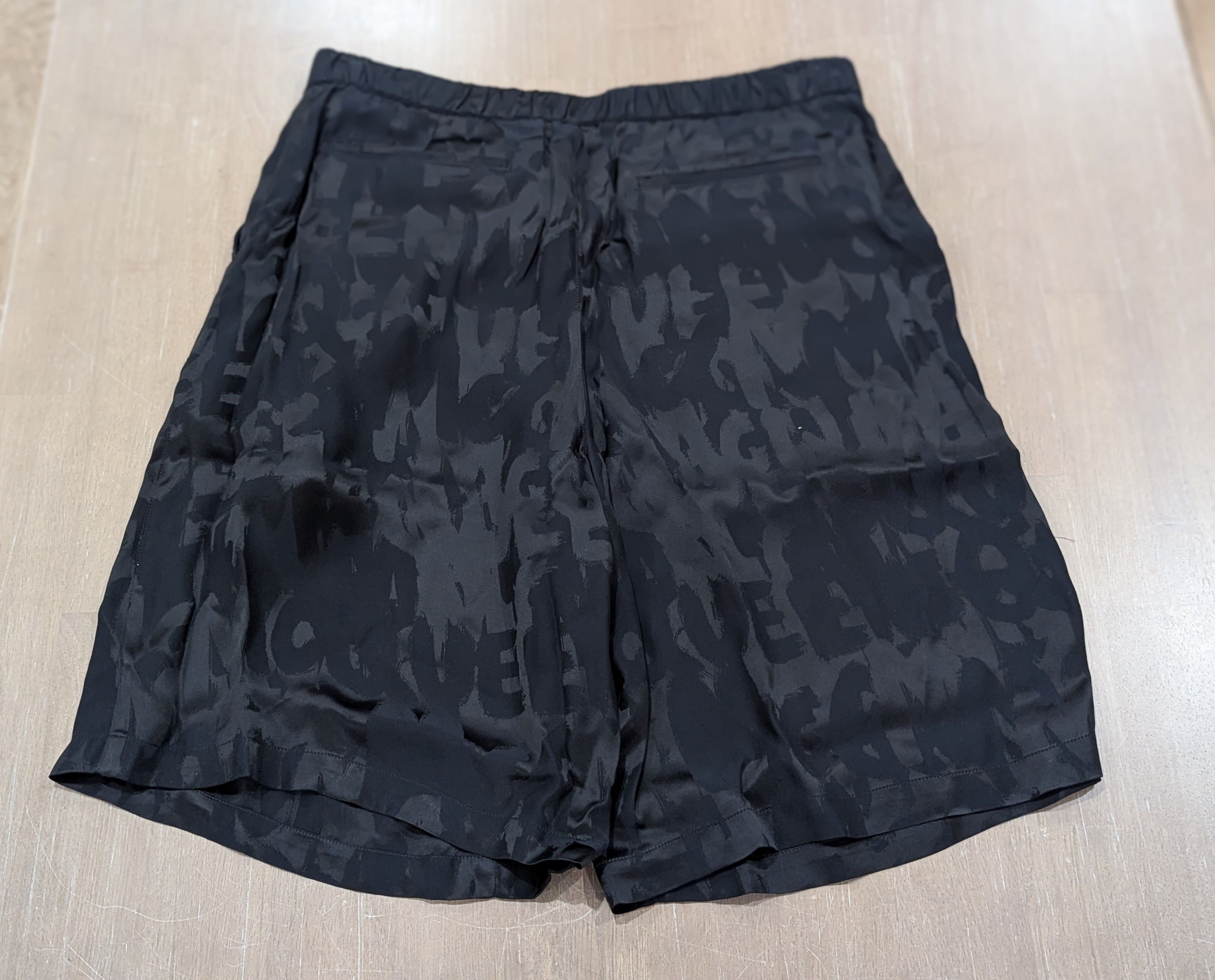 Alexander McQueen Alexander McQueen Logo Print Satin Shorts Black 48 US 32 Size US 32 / EU 48 - 4 Thumbnail