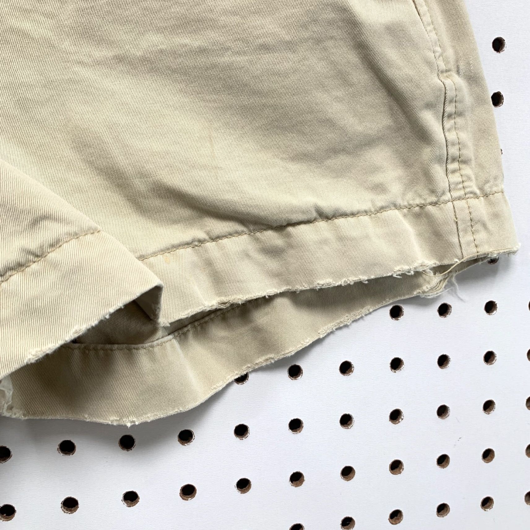 Old Navy Old Navy Khaki Shorts Womens Size 2 Fits 28x4 Rear Flap Pockets Shirt (Beige) Size 26" / US 2 / IT 38 - 5 Thumbnail