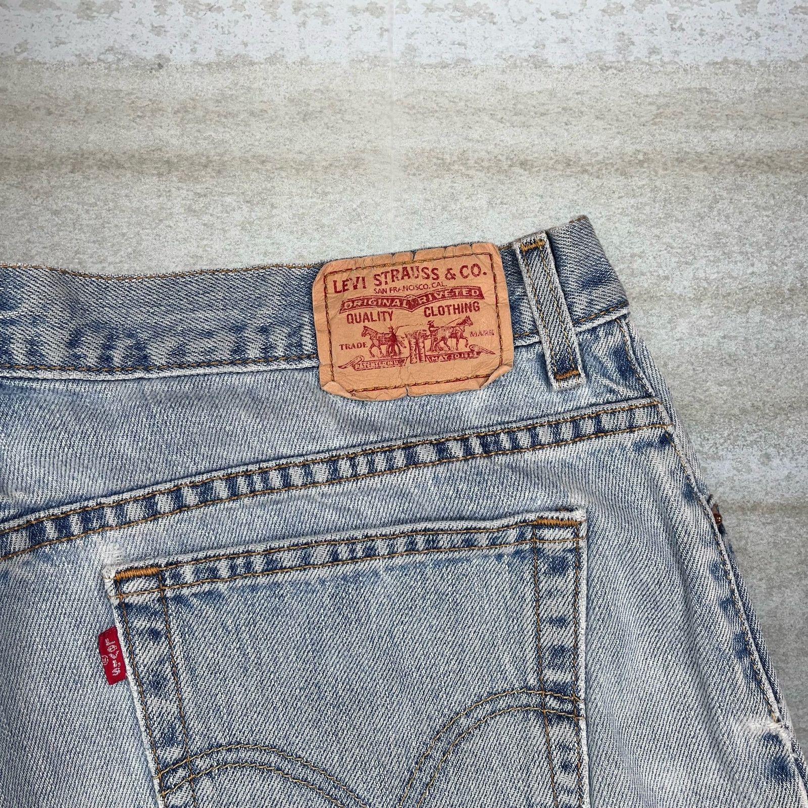 Levi's Vintage Y2K Levis 550 Jeans 36x28 Relaxed Light Wash Denim Size US 36 / EU 52 - 4 Thumbnail