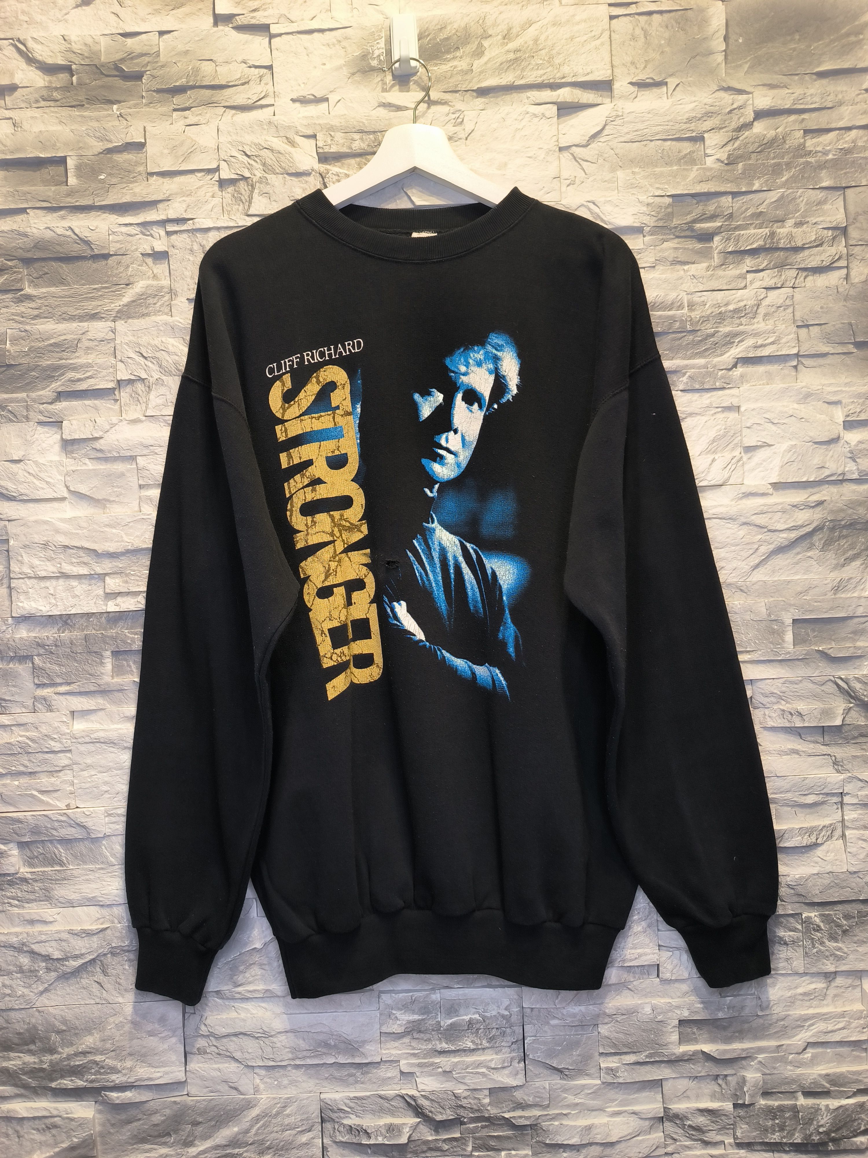 Vintage Vintage Cliff Richard Stronger Sweatshirt 90s Logo Crewneck Size US L / EU 52-54 / 3 - 1 Thumbnail