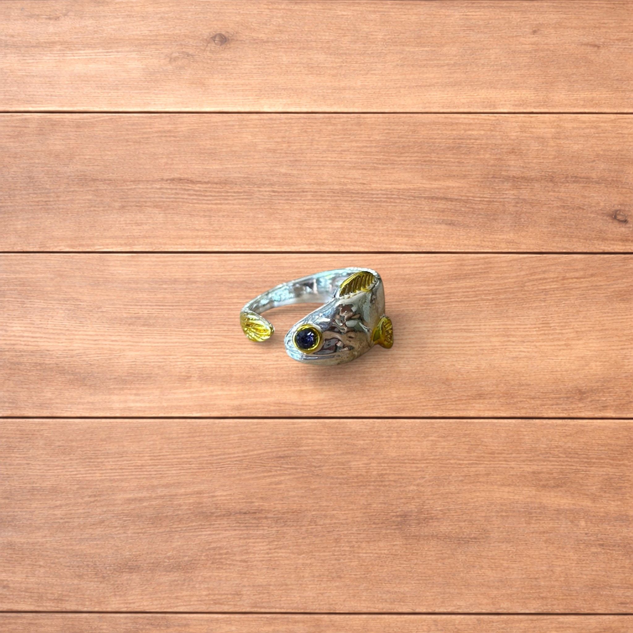 Japanese Brand Lovely vintage style retro fish ring in silver/gold. Size ONE SIZE - 1 Thumbnail