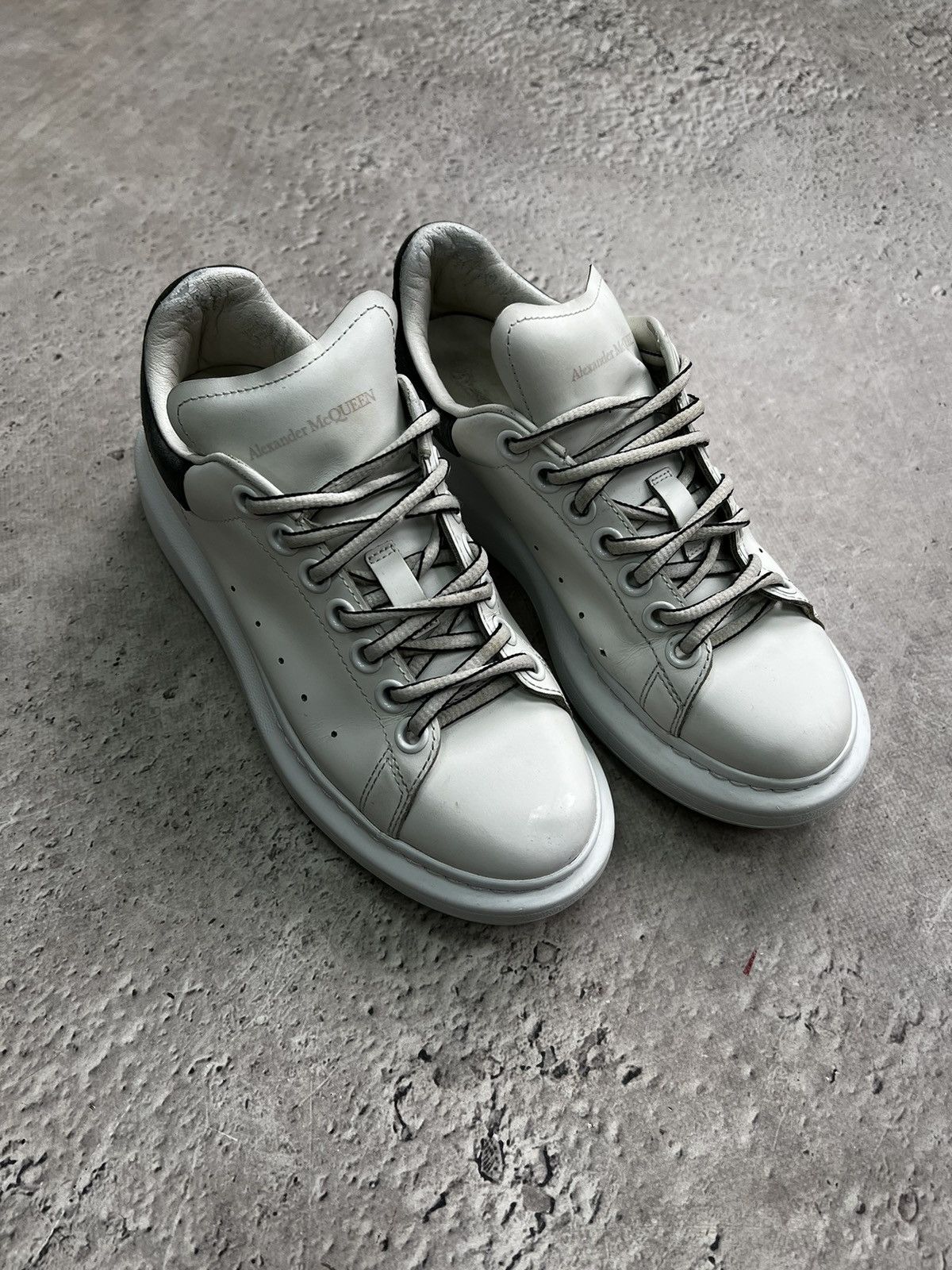 Alexander McQueen Alexander McQueen Oversized Larry Sneaker White Size US 6 / IT 36 - 2 Thumbnail