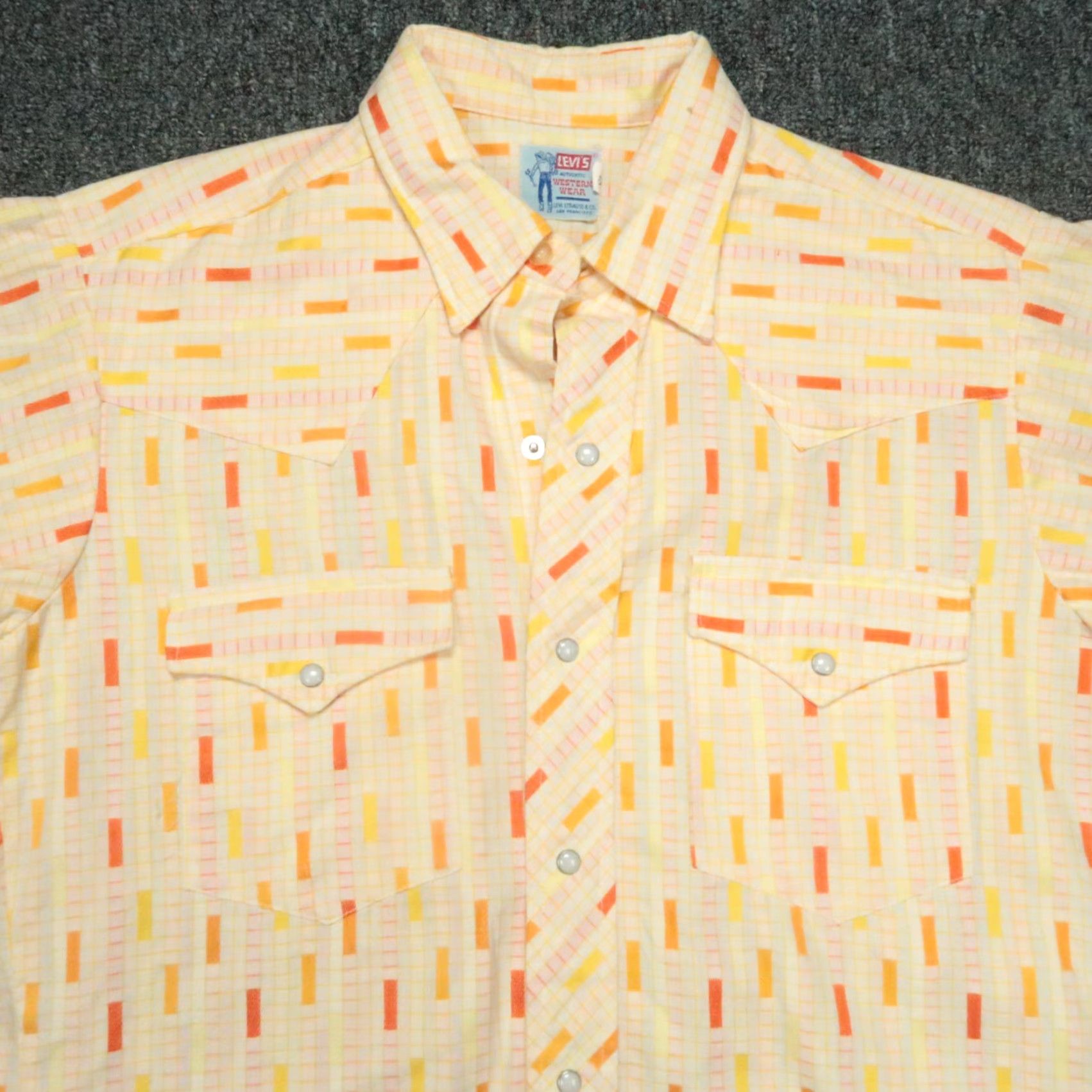 Levi's VINTAGE Levi's Shirt Mens Small 15 Peach Pearl Snap Western Short Sleeve 60s 70s Size US S / EU 44-46 / 1 - 2 Thumbnail