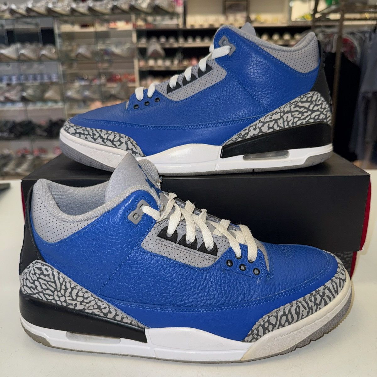 Jordan Brand × Nike Size 10 - Jordan 3 Retro Varsity Royal 2020 Size US 10 / EU 43 - 1 Thumbnail