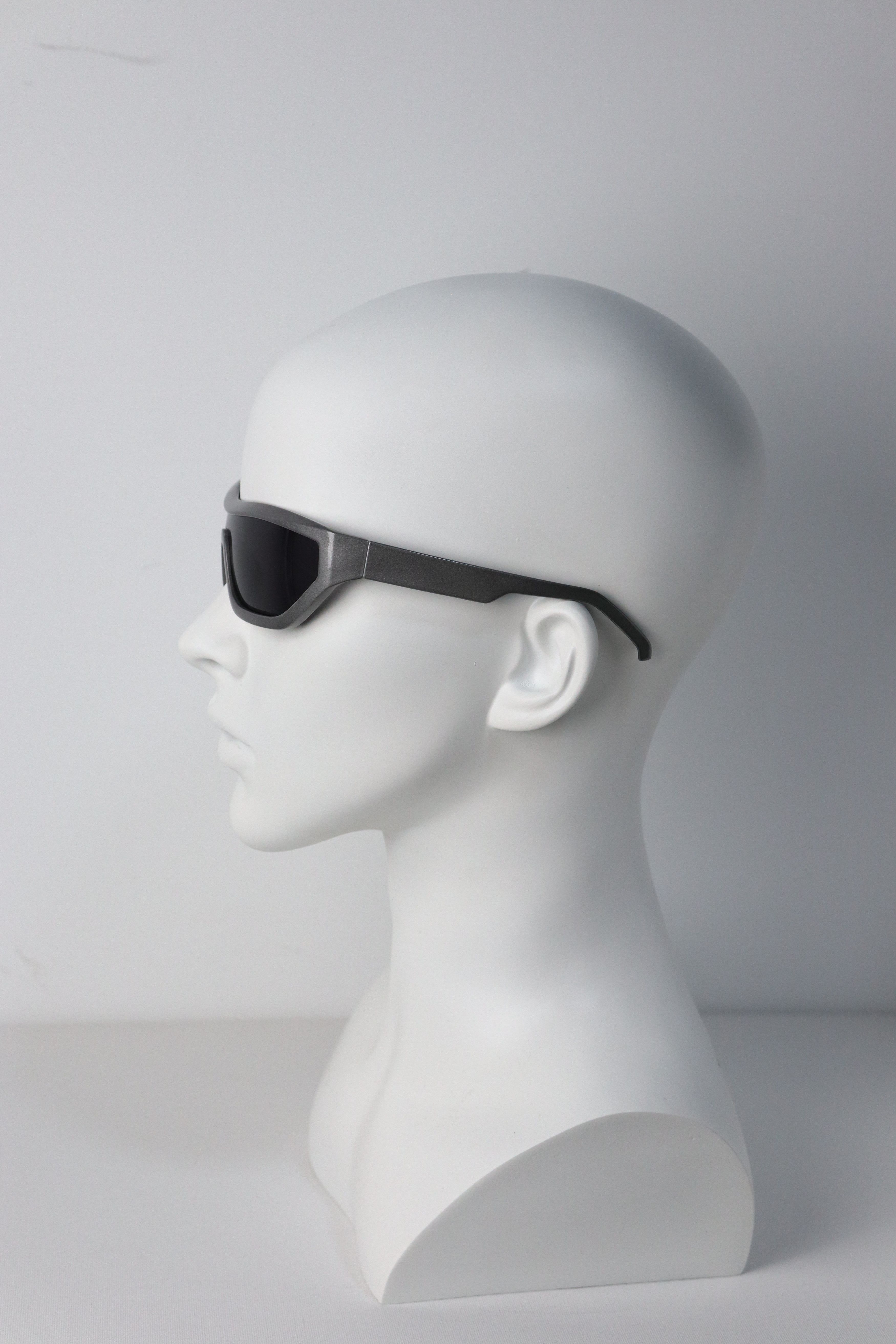 Japanese Brand Y2k Avant Garde Futuristic Rectangle Gunmetal Sunglasses OS Size ONE SIZE - 5 Thumbnail