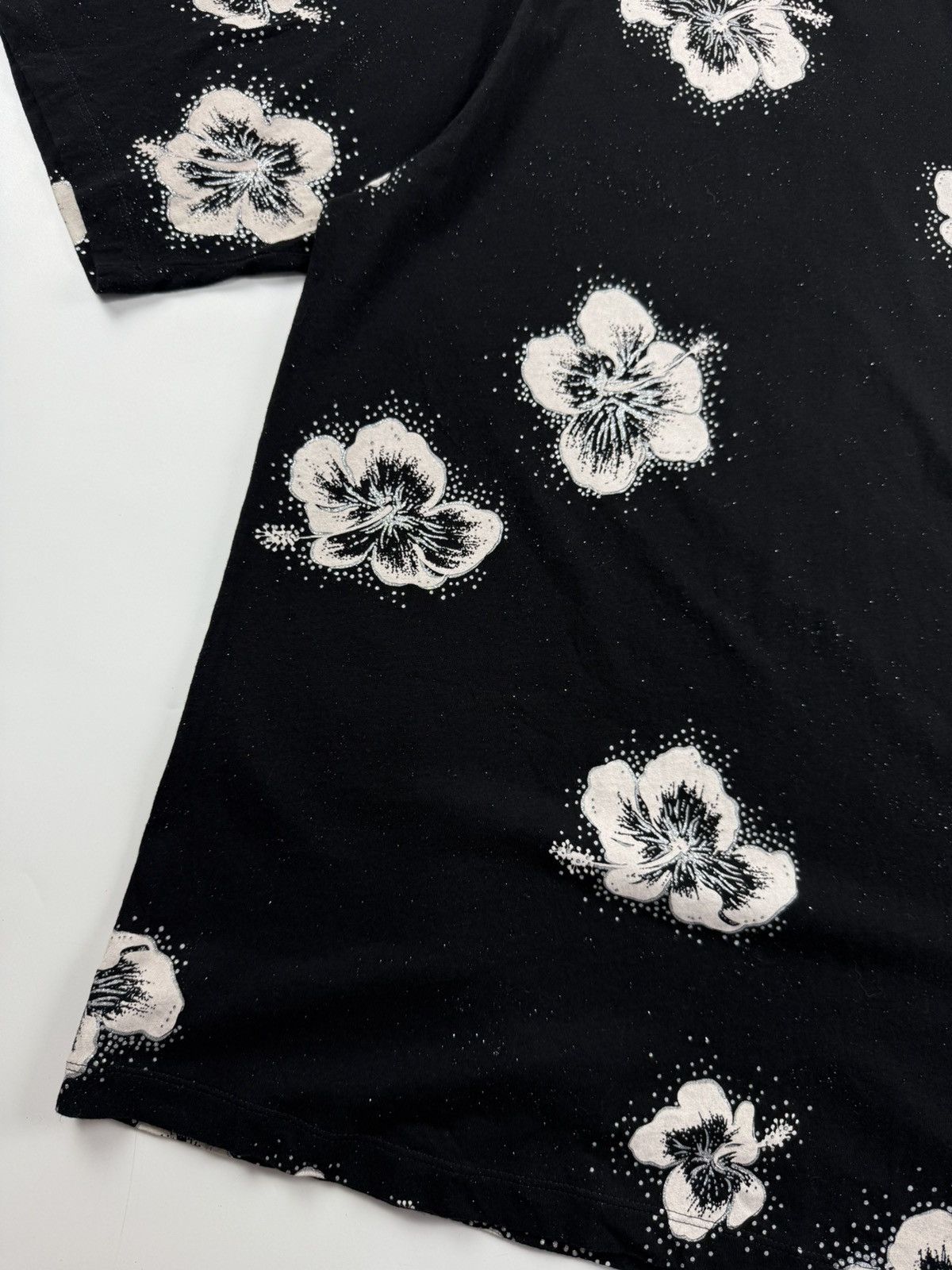 Saint Laurent Paris Saint Laurent Floral Tee Size US L / EU 52-54 / 3 - 4 Thumbnail