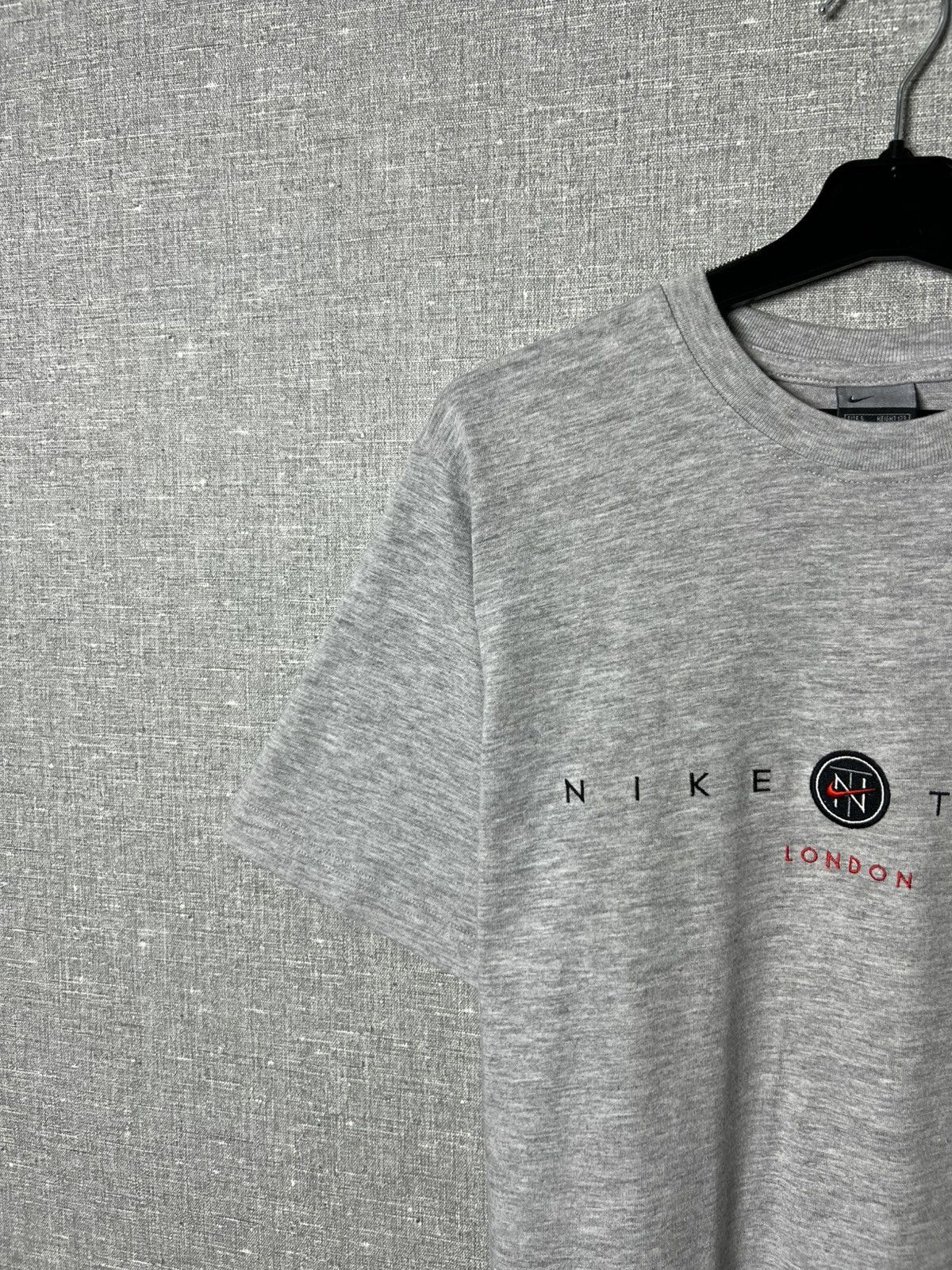 Nike Vintage 90s Nike Town London Embroidered Centre Logo Tee Size US S / EU 44-46 / 1 - 6 Thumbnail