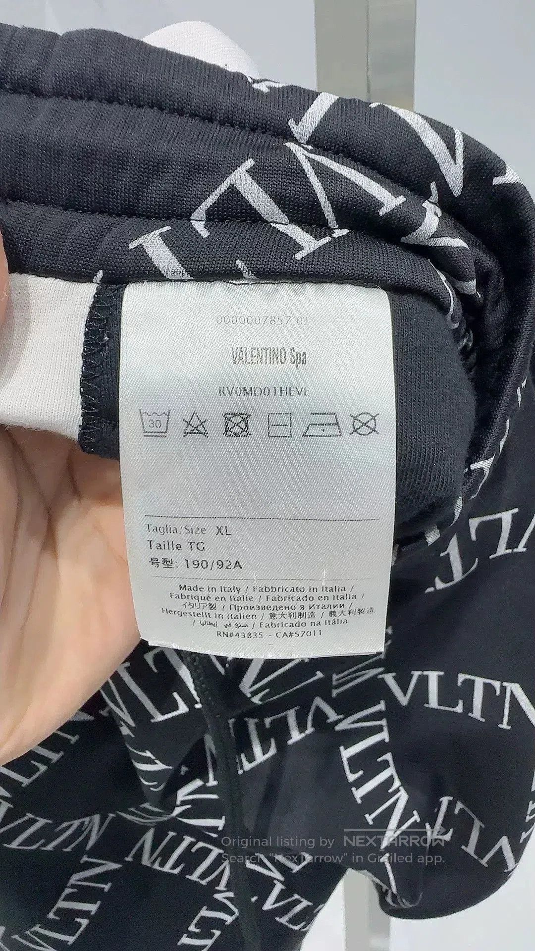 Valentino Valentino Black Logo Print Shorts. Size US 33 - 3 Thumbnail