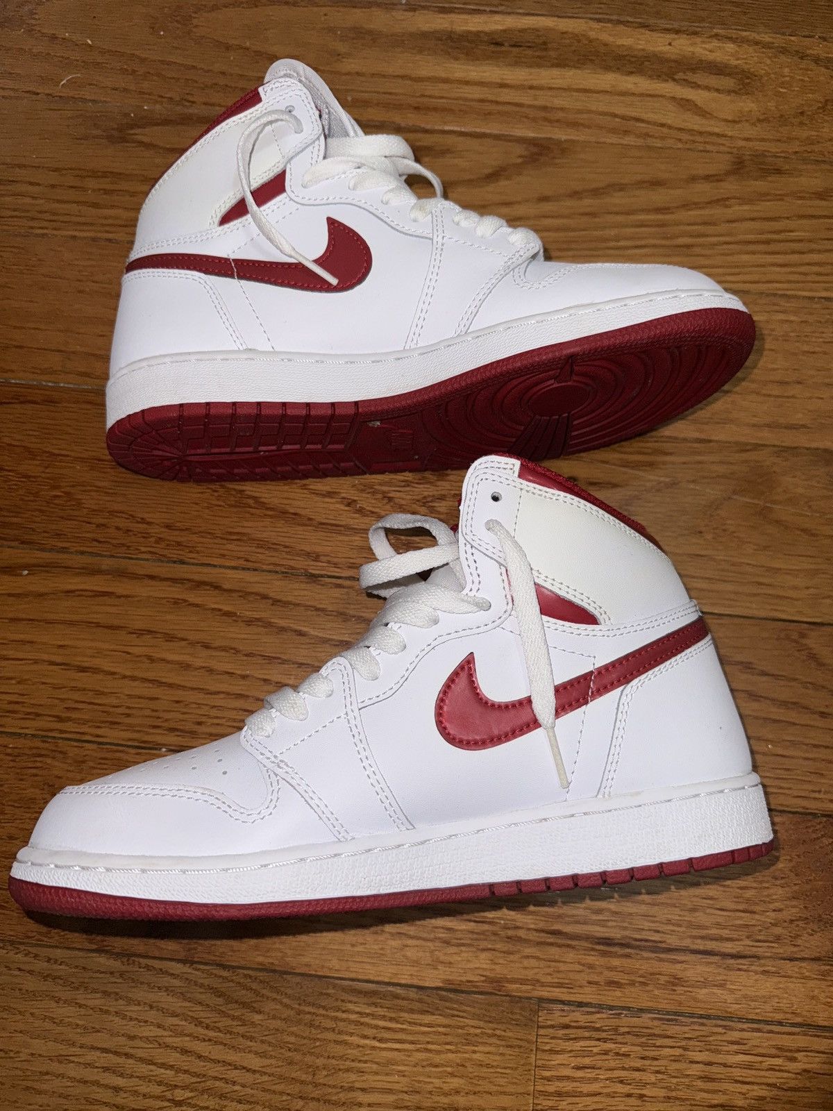 Jordan Brand × Nike Air Jordan 1 Metallic red size 6.5 (2017) Size US 6.5 / EU 39-40 - 1 Thumbnail