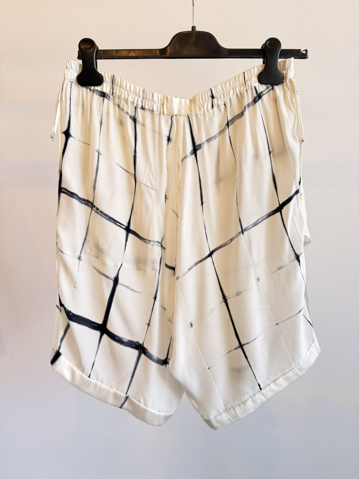 Other DELOS Printed Silk Shorts White Black Shibori Tie-Dye Size M Size US 31 - 6 Thumbnail