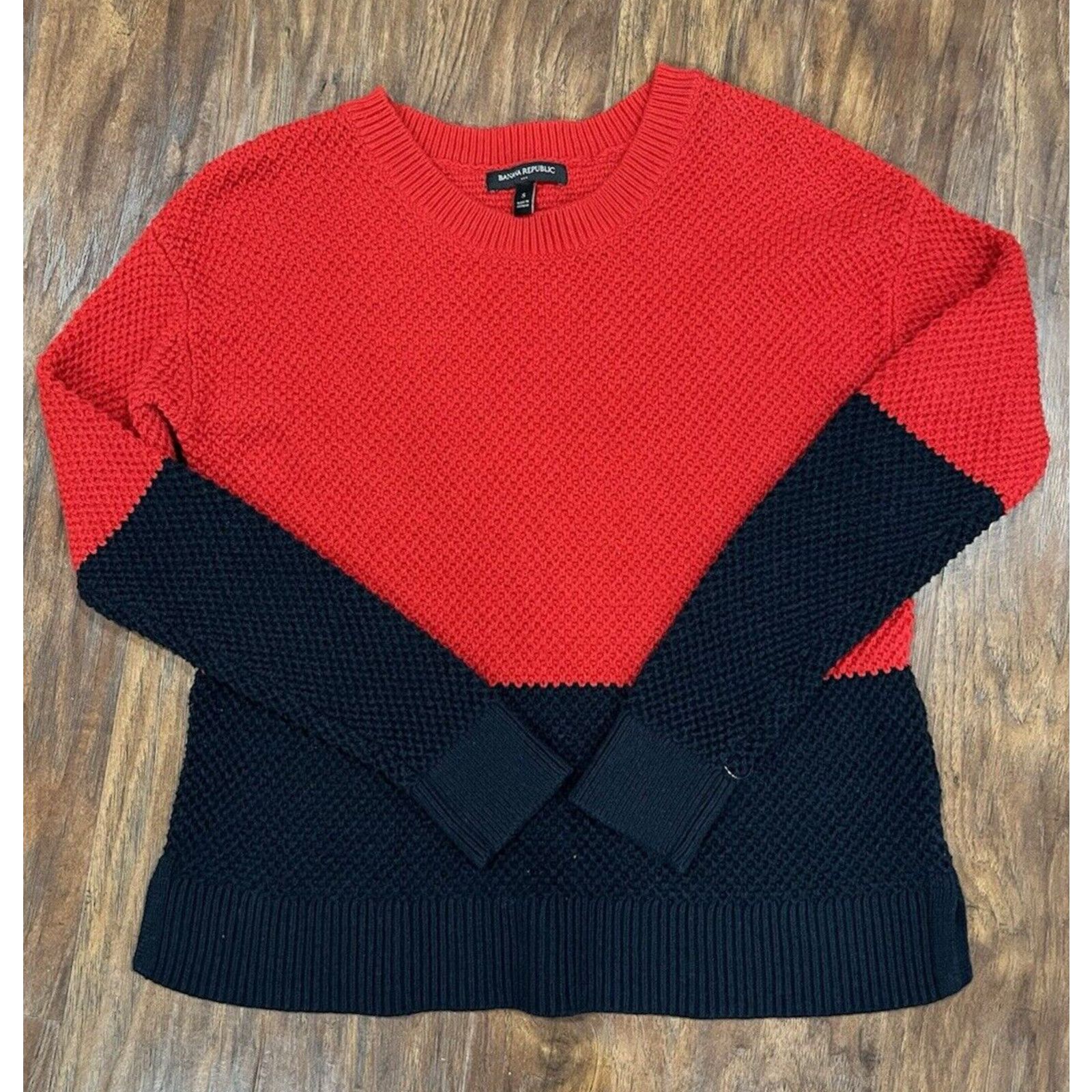Banana Republic Banana Republic Red/Blue Knit Sweater Women’s Size Small Size S / US 4 / IT 40 - 1 Thumbnail
