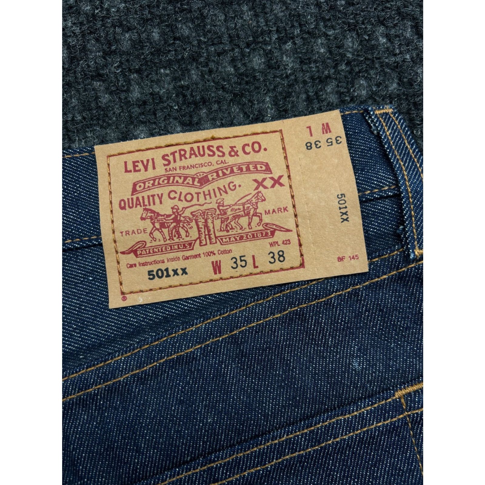 Levi's VINTAGE Levi's 501XX Jeans Mens 35 x 38 Denim Blue Dark Wash Raw Rigid NEW 5-Pocket USA 501 Shrink-To-Fit Straight Leg Mens Jeans Size US 35 - 3 Thumbnail