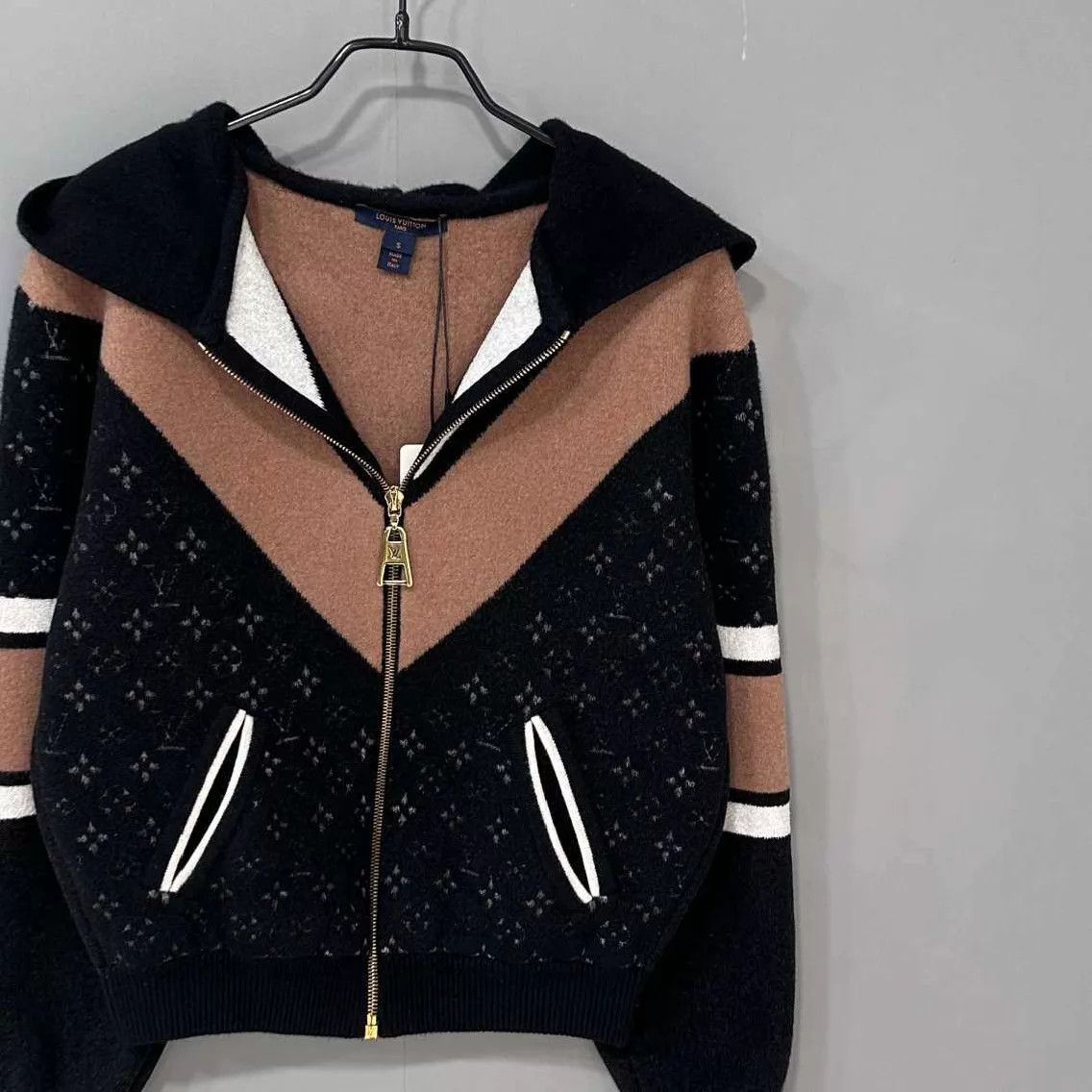 Louis Vuitton Louis Vuitton Black Full Logo Zipped Wool Jacket S Size S / US 4 / IT 40 - 2 Thumbnail