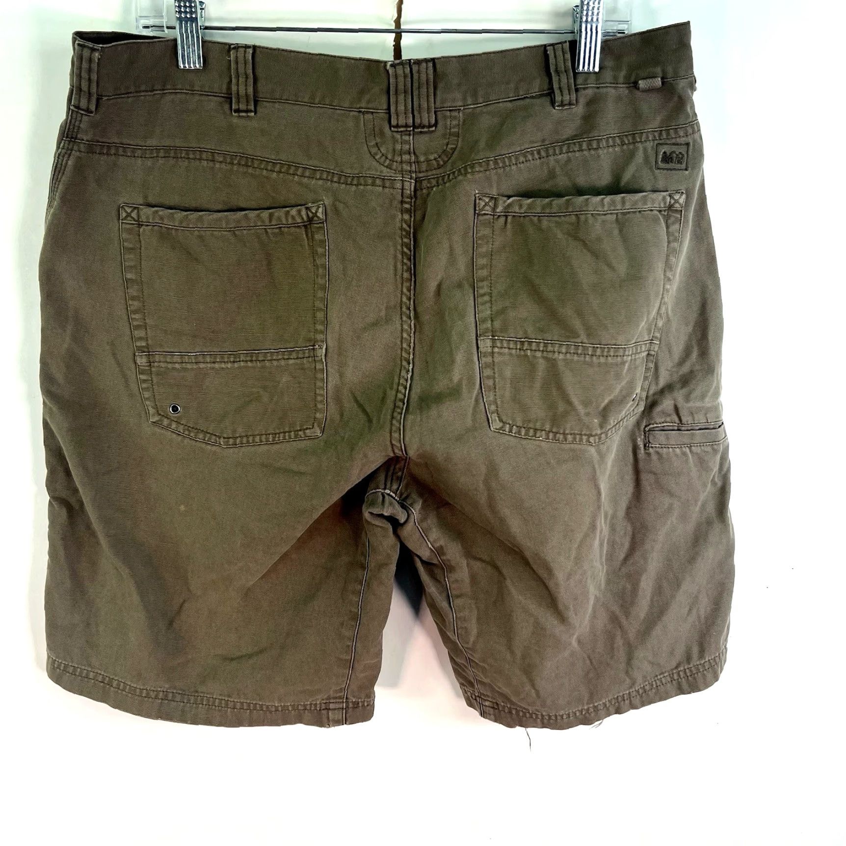 Vintage REI Mens Shorts 36 Dark Khaki Organic Cotton Canvas Chino 10 Inseam Zip Pockets Relaxed Casual Travel Workwear Summer Spring Fall Mens Size US 36 / EU 52 - 5 Thumbnail