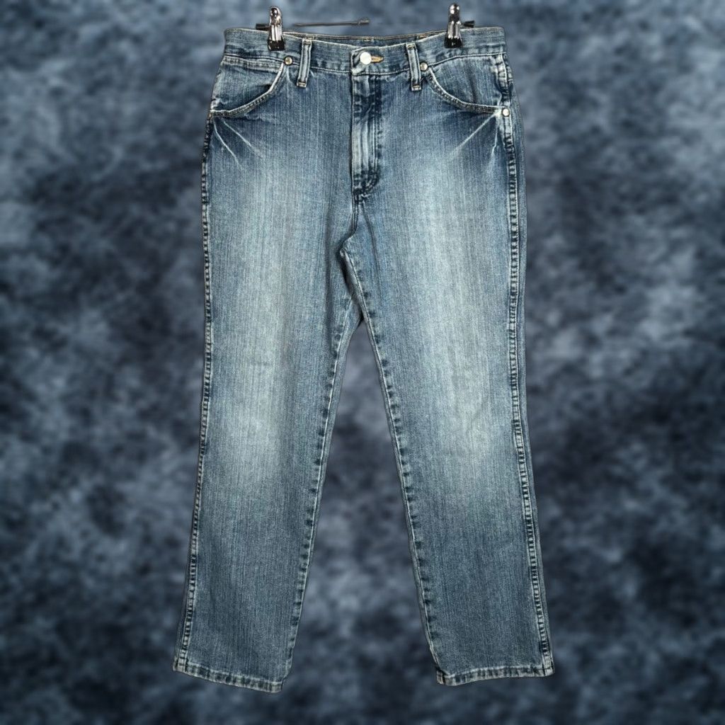 Wrangler Wrangler Womens Straight-Leg Denim Jeans Adult Size 31 Light Wash Blue 28x29 Regular Rise Size 24" / US 00 / IT 34 - 1 Thumbnail