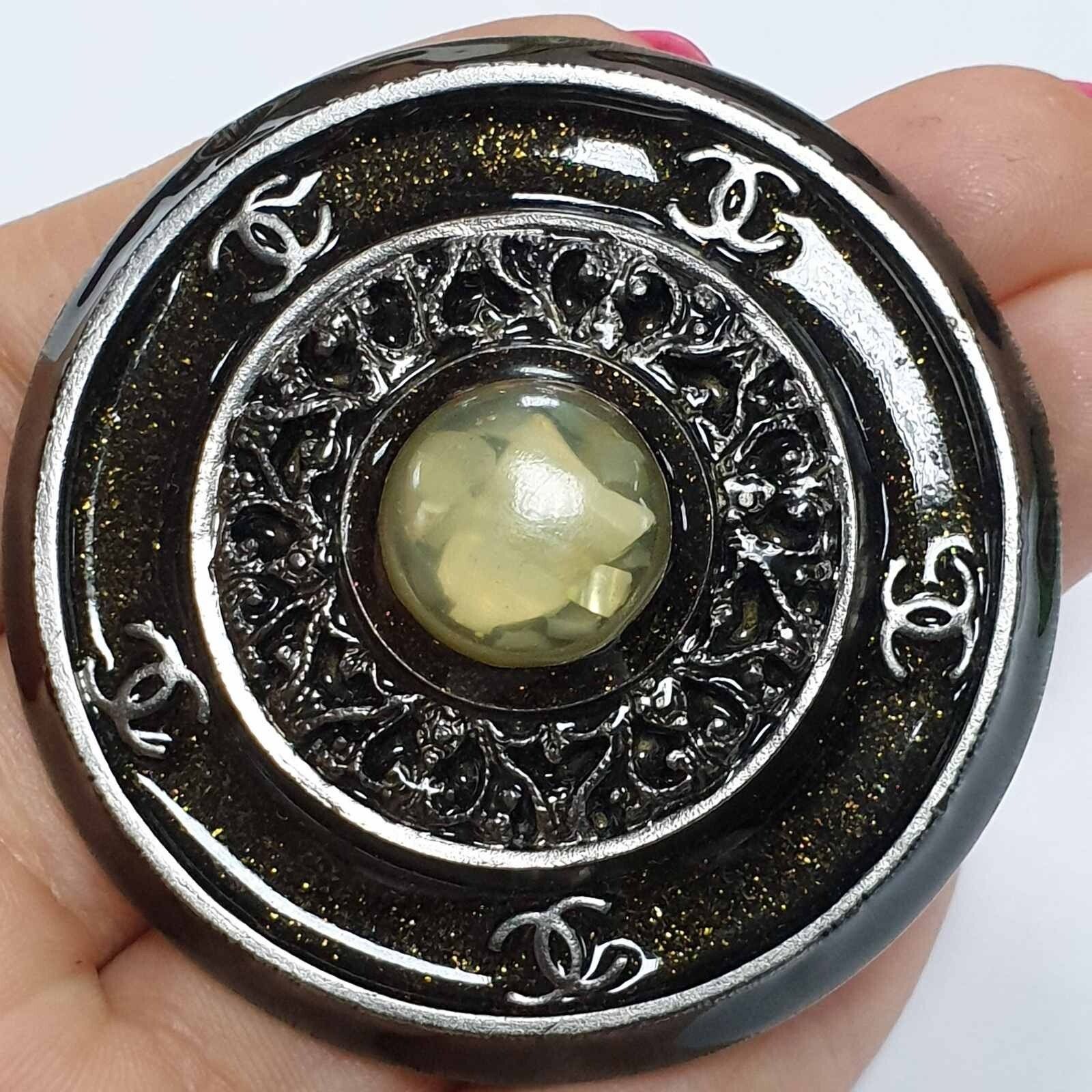 Chanel Chanel 11A round brooch Size ONE SIZE - 1 Thumbnail