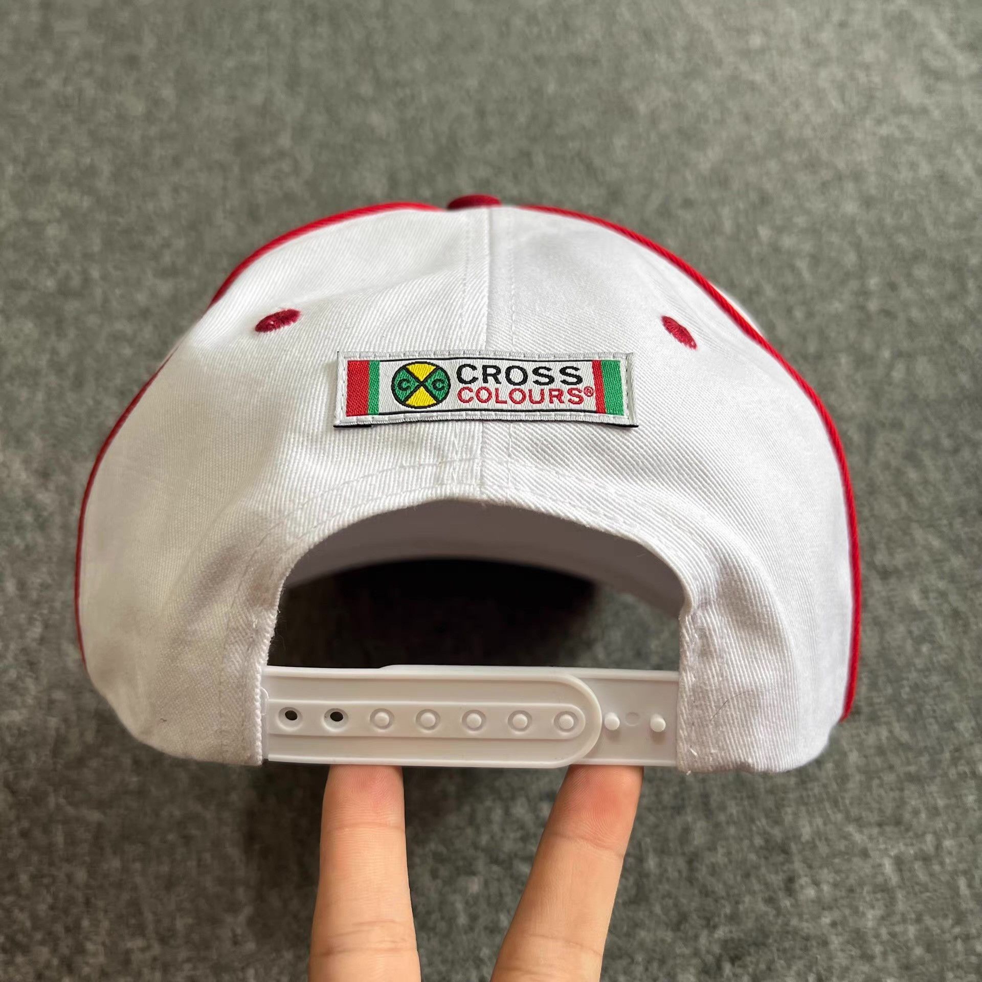 Cross Colours Cross Colours embroidered curved brim baseball cap。 Q7 Size ONE SIZE - 4 Thumbnail