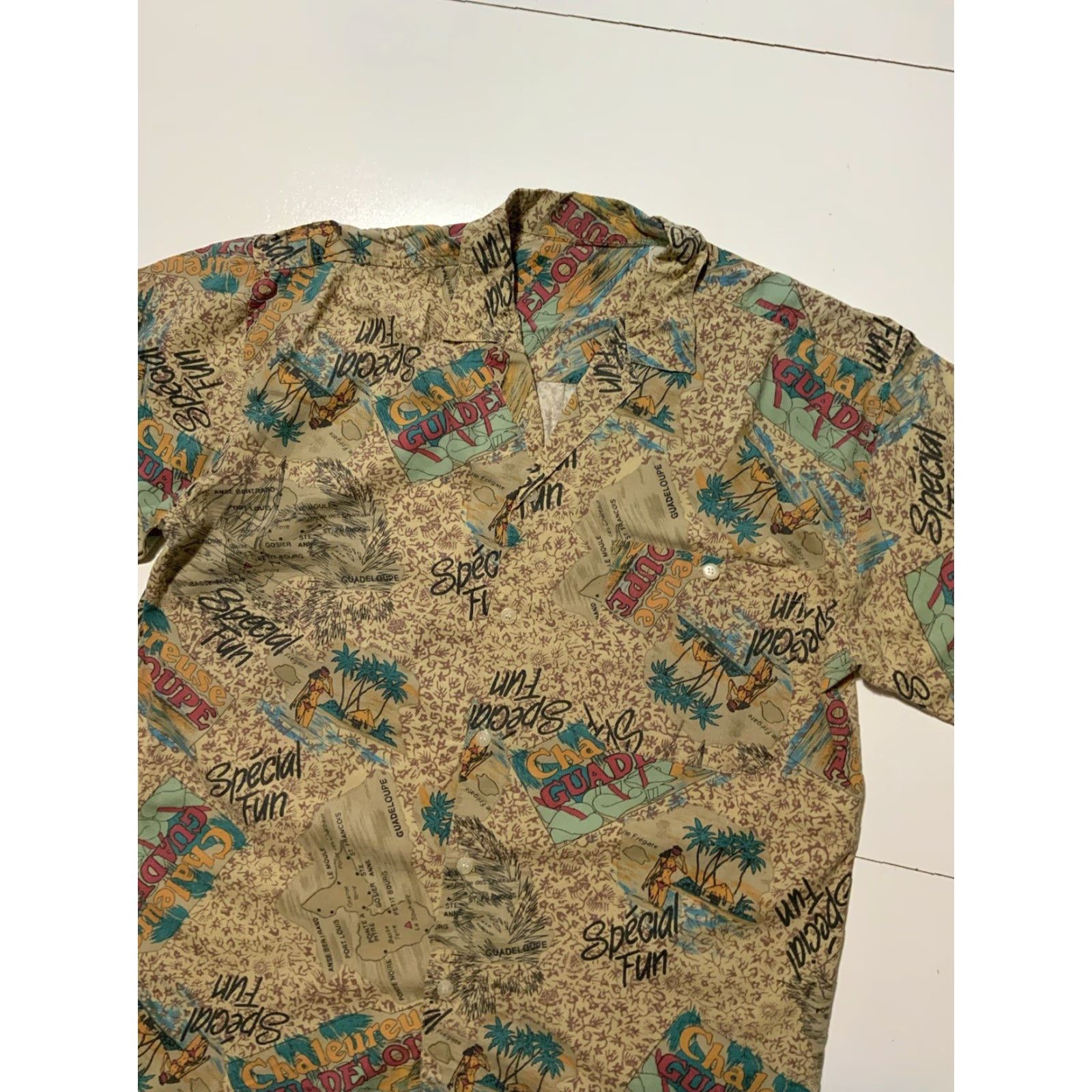 Vintage VINTAGE Imprints Guadeloupe Island Special Fun AOP Travel Camp Button Shirt Sz.M Size US M / EU 48-50 / 2 - 4 Thumbnail