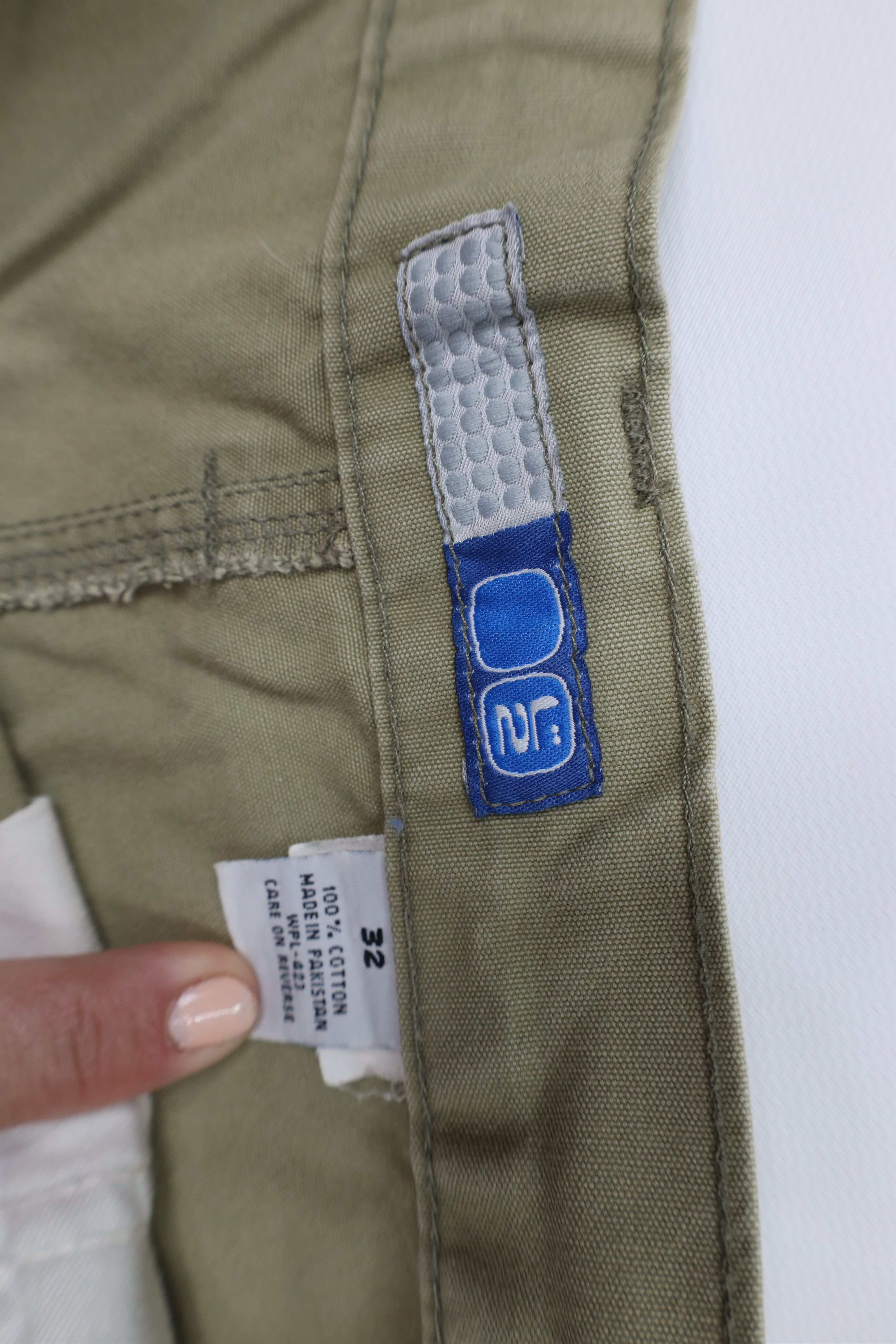 Levi's Vintage Y2K 2001 Levis L2 Big Pocket Shorts Beige Cotton Size US 32 / EU 48 - 11 Thumbnail