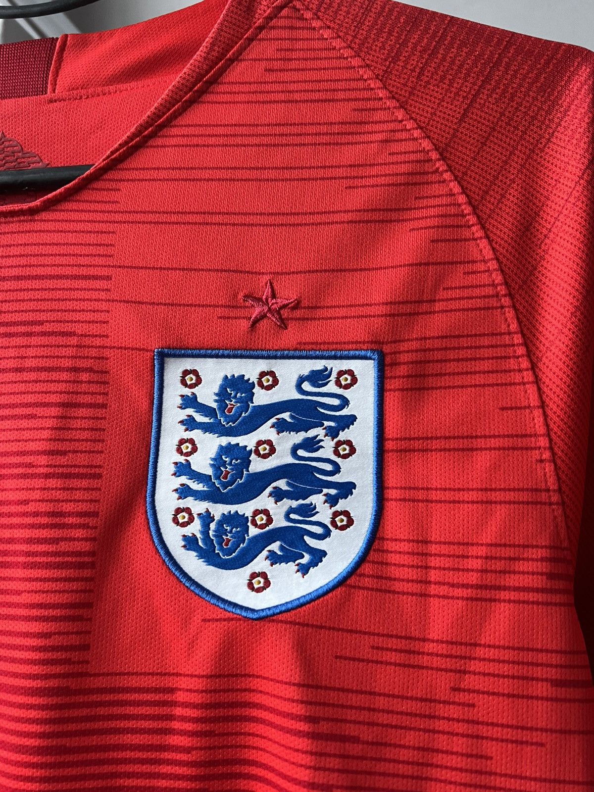 Nike 2018/19 ENGLAND TEAM AWAY SOCCER JERSEY FOOTBALL SHIRT SZ S Size US S / EU 44-46 / 1 - 6 Thumbnail