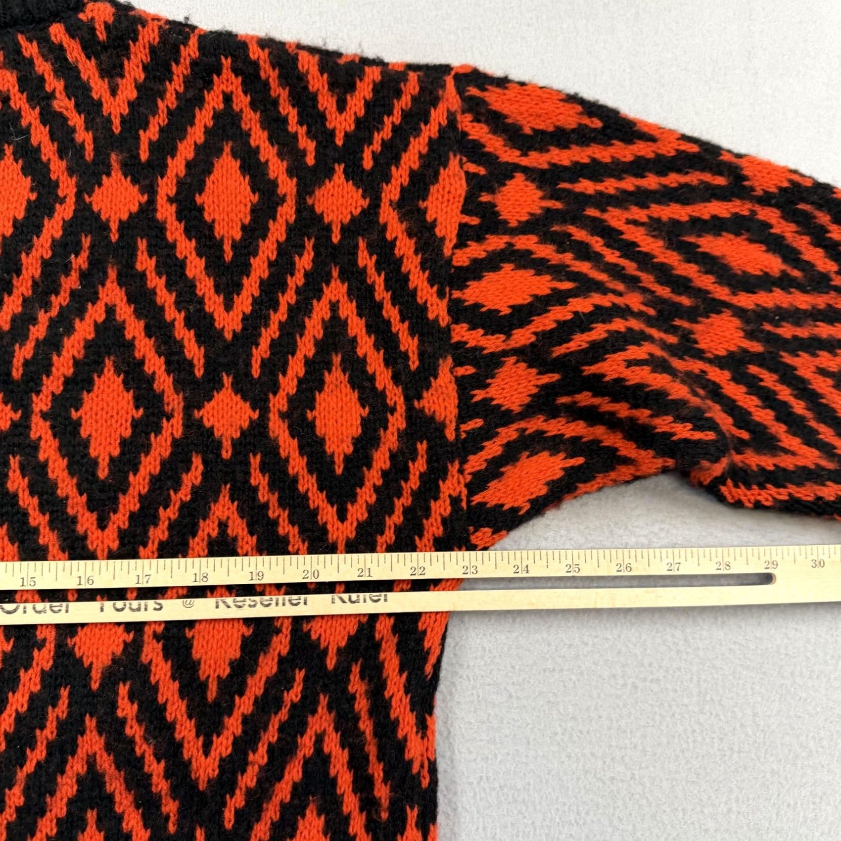 Benetton VINTAGE Benetton Sweater Mens L Orange Argyle Crewneck Wool Italy Size US L / EU 52-54 / 3 - 4 Thumbnail