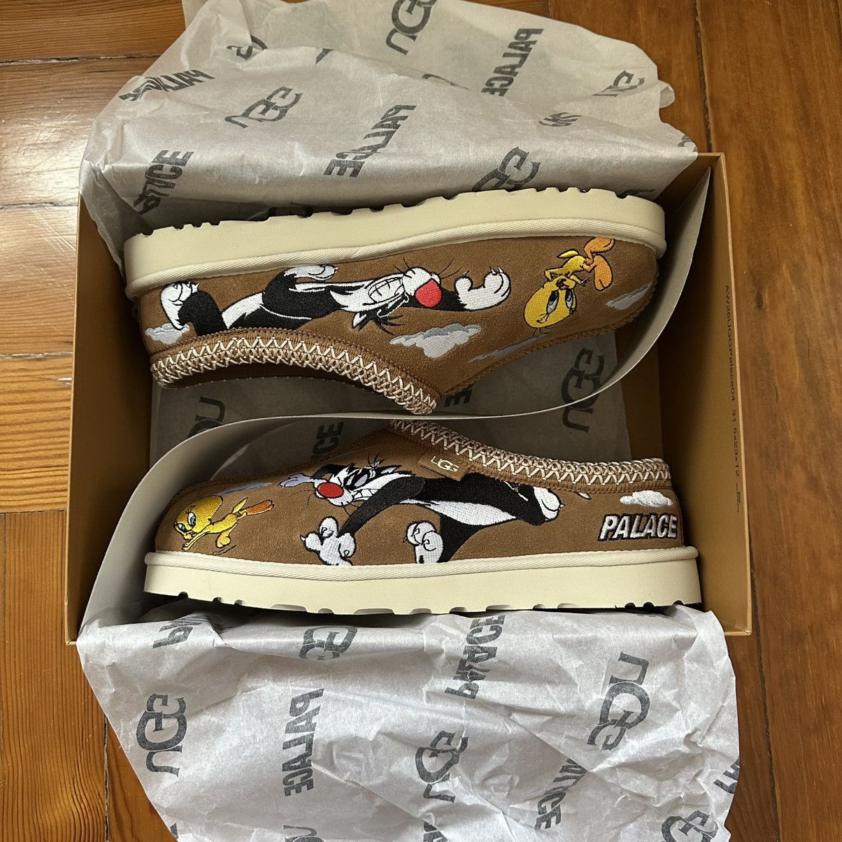Palace × Ugg Palace UGG Looney Tunes Tasman Slipper Chestnut - Size 42 Size US 9 / EU 42 - 5 Thumbnail