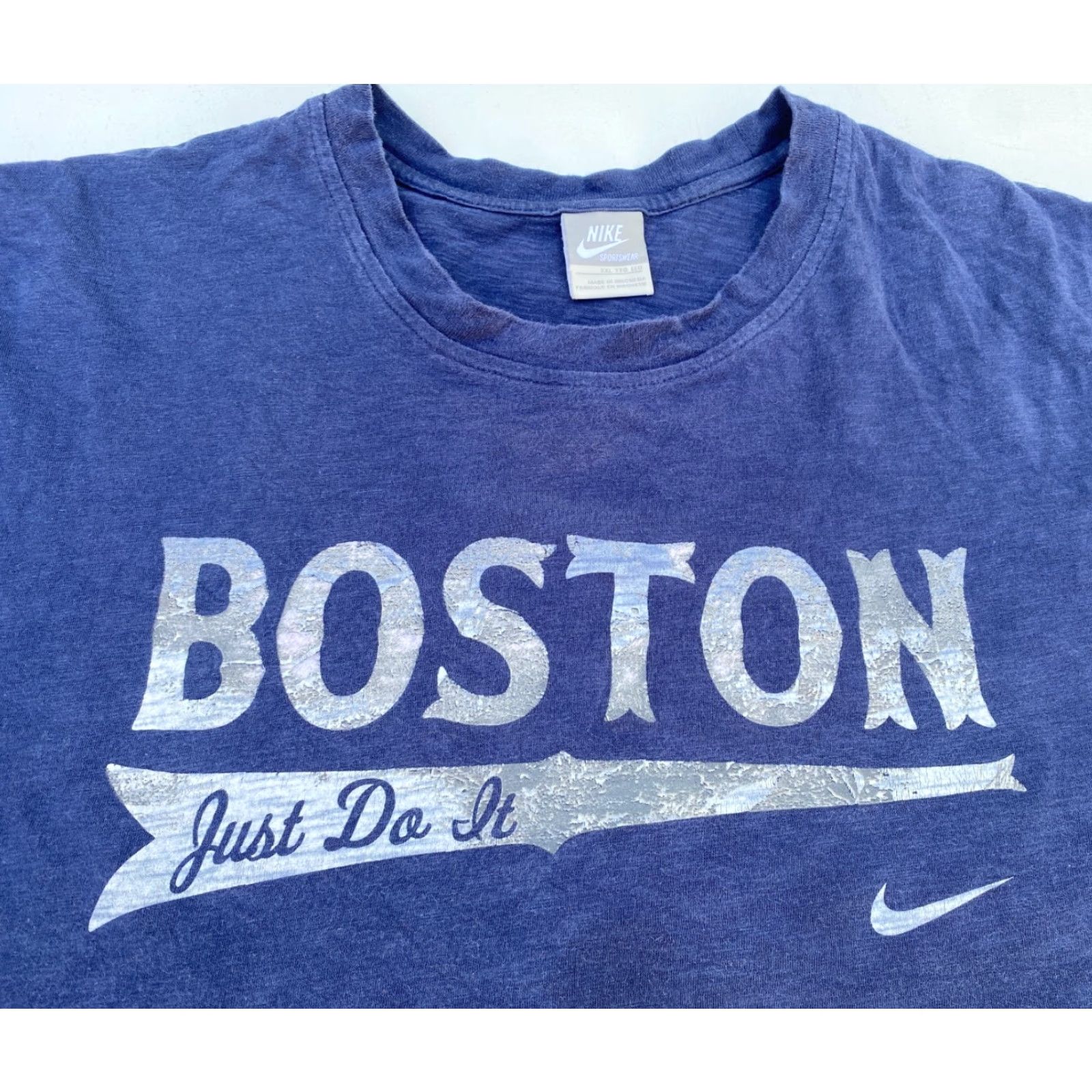 Nike VINTAGE Nike Sportswear Boston T-Shirt Mens 2XL Blue 100% Cotton Short Sleeve Crew Neck Boston 2000s Nike Sportswear Mens T-Shirt Size US XXL / EU 58 / 5 - 4 Thumbnail