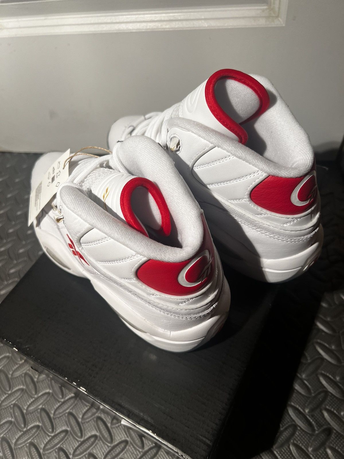 Reebok NEW Reebok Question Mid Red Dr. Jay size 6.5 Shoes Size US 6.5 / EU 39-40 - 6 Thumbnail