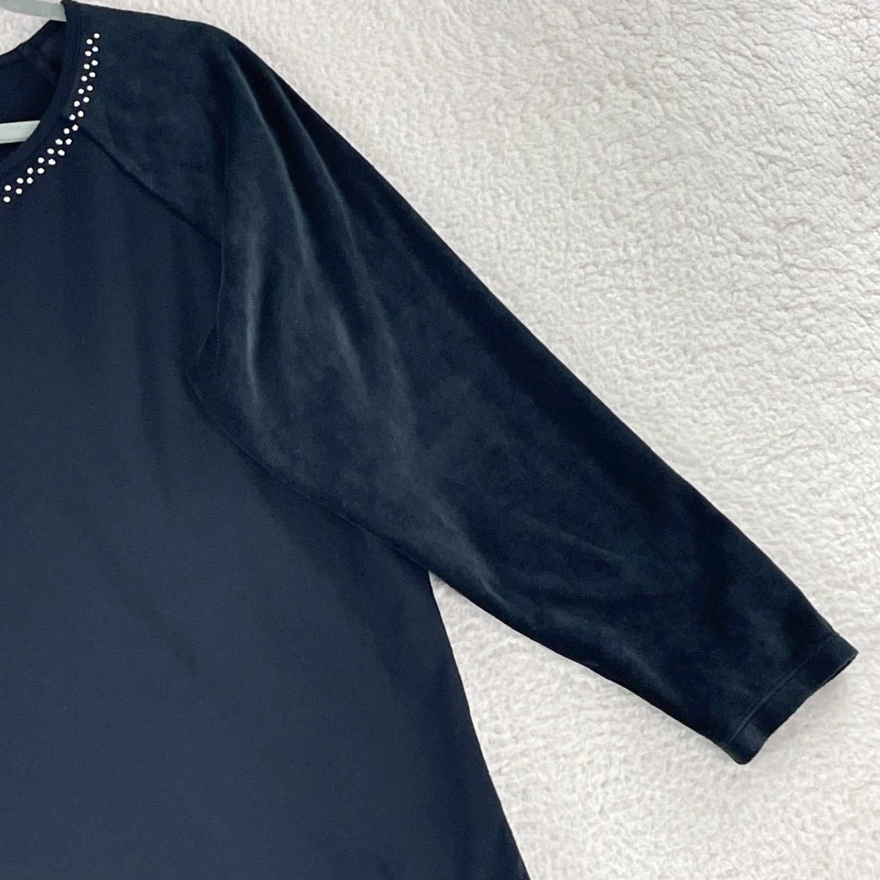 Quacker Factory Quacker Factory Shirt Womens 1X Black Velvet Long Sleeve Beaded Pullover Stretch Size XL / US 12-14 / IT 48-50 - 3 Thumbnail