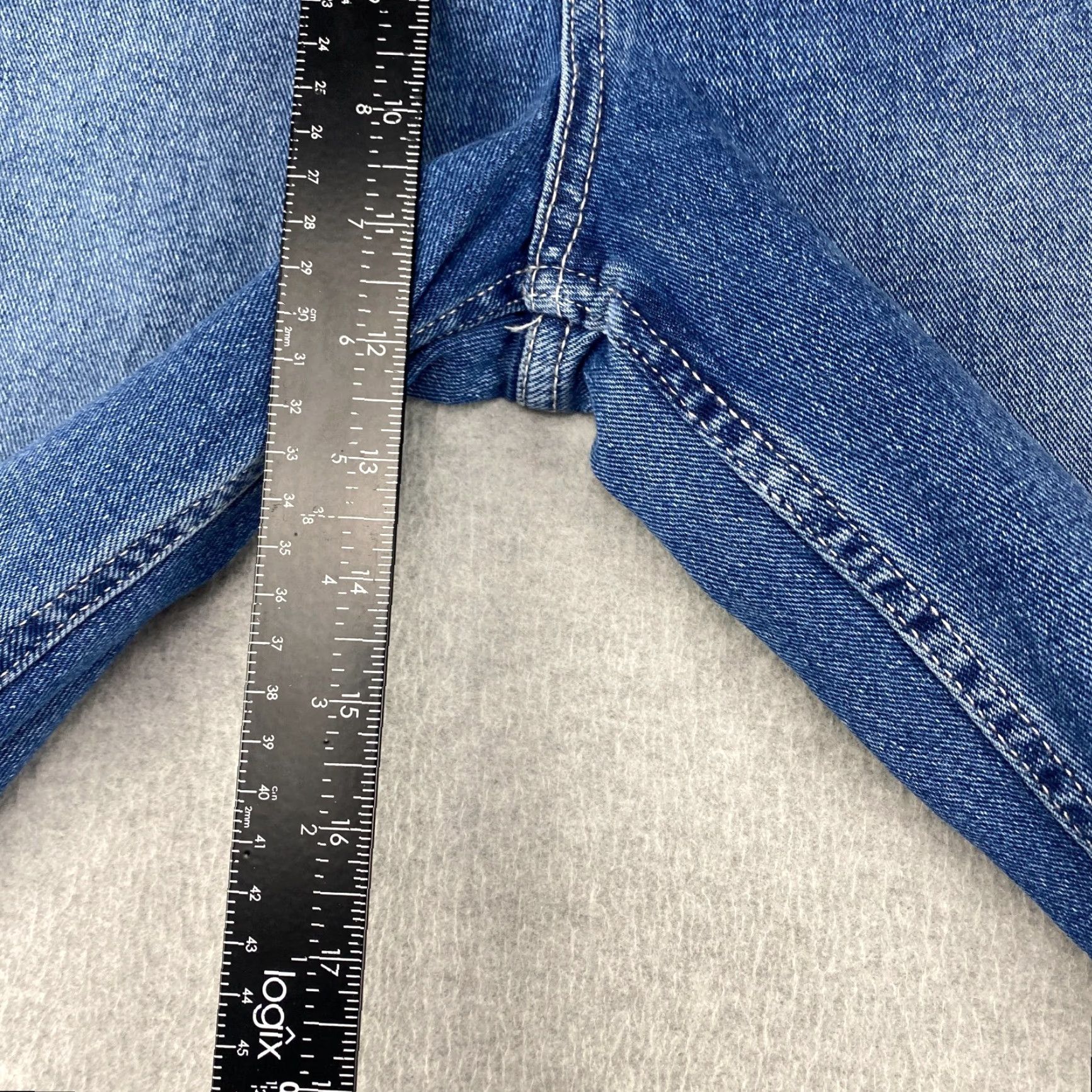 Essentials Amazon Essentials Jeans Mens 33X30 Blue Straight Leg Pockets Loose Fit Stretch 4 Size US 33 - 6 Thumbnail