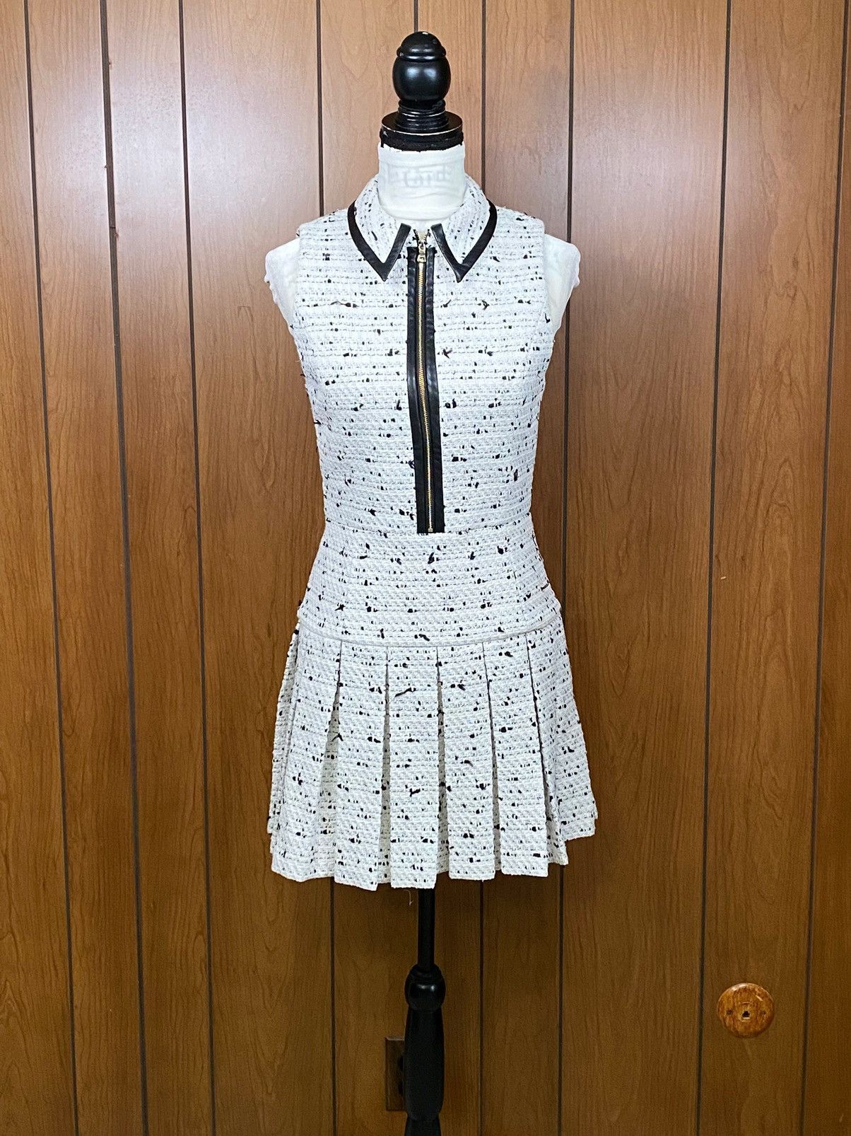 Alice + Olivia Alice + Olivia Ellis Tweed Pleated Minidress size 4 Size S / US 4 / IT 40 - 1 Thumbnail