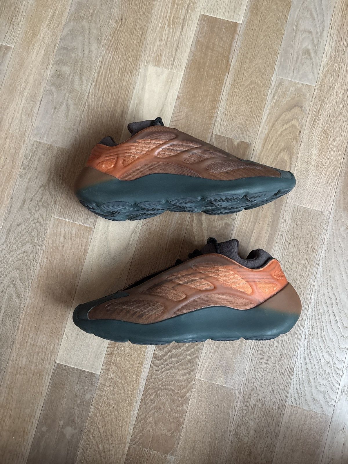 Yeezy 700 v3 copper fade