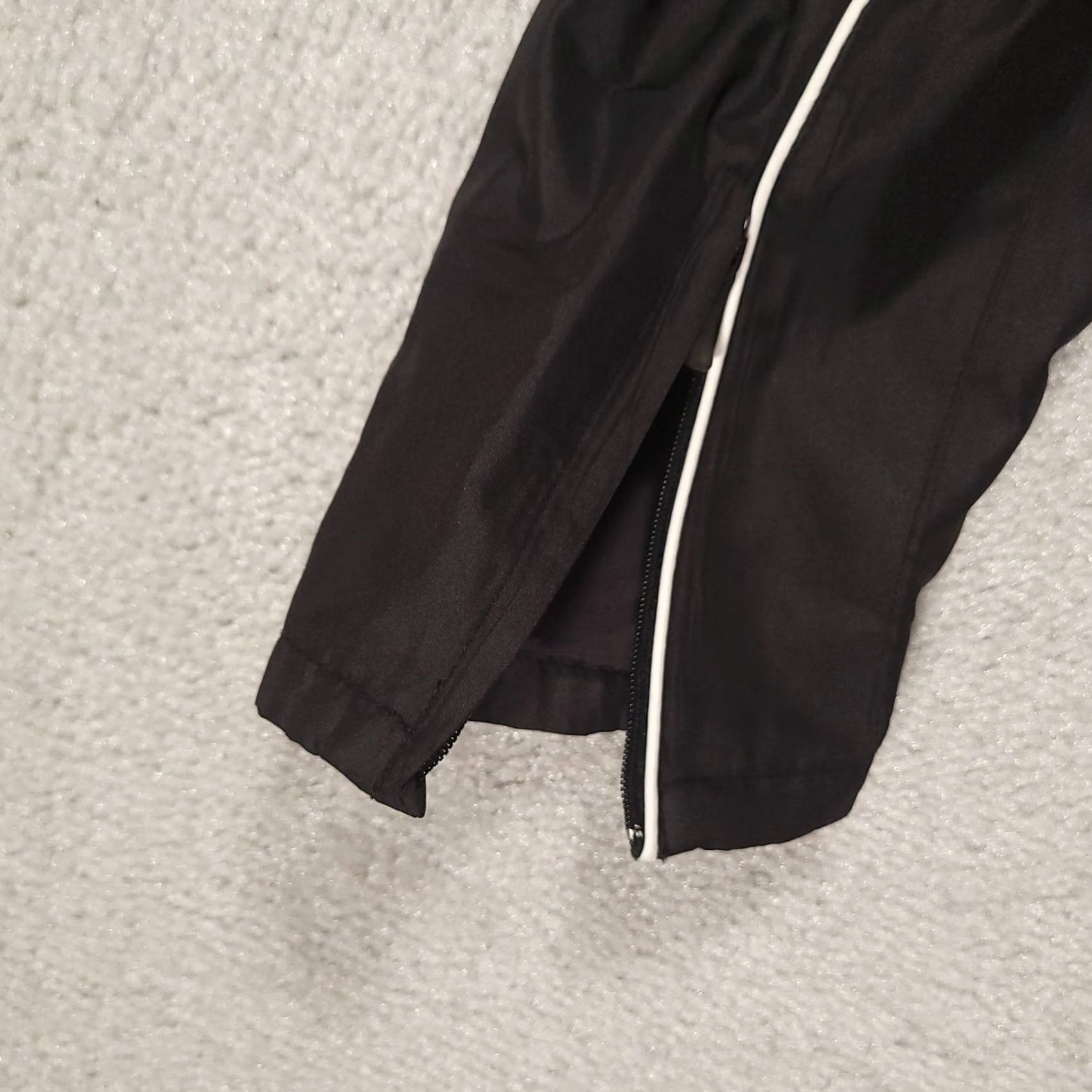 Reebok VINTAGE Reebok Windbreaker Jacket M Embroidered Zip Black Womens Size M / US 6-8 / IT 42-44 - 7 Thumbnail
