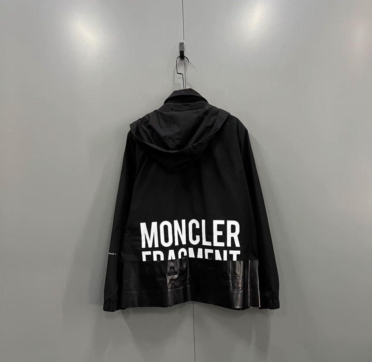 Moncler Moncler Logo Printed Spliced Jacket J41 Size US L / EU 52-54 / 3 - 2 Thumbnail