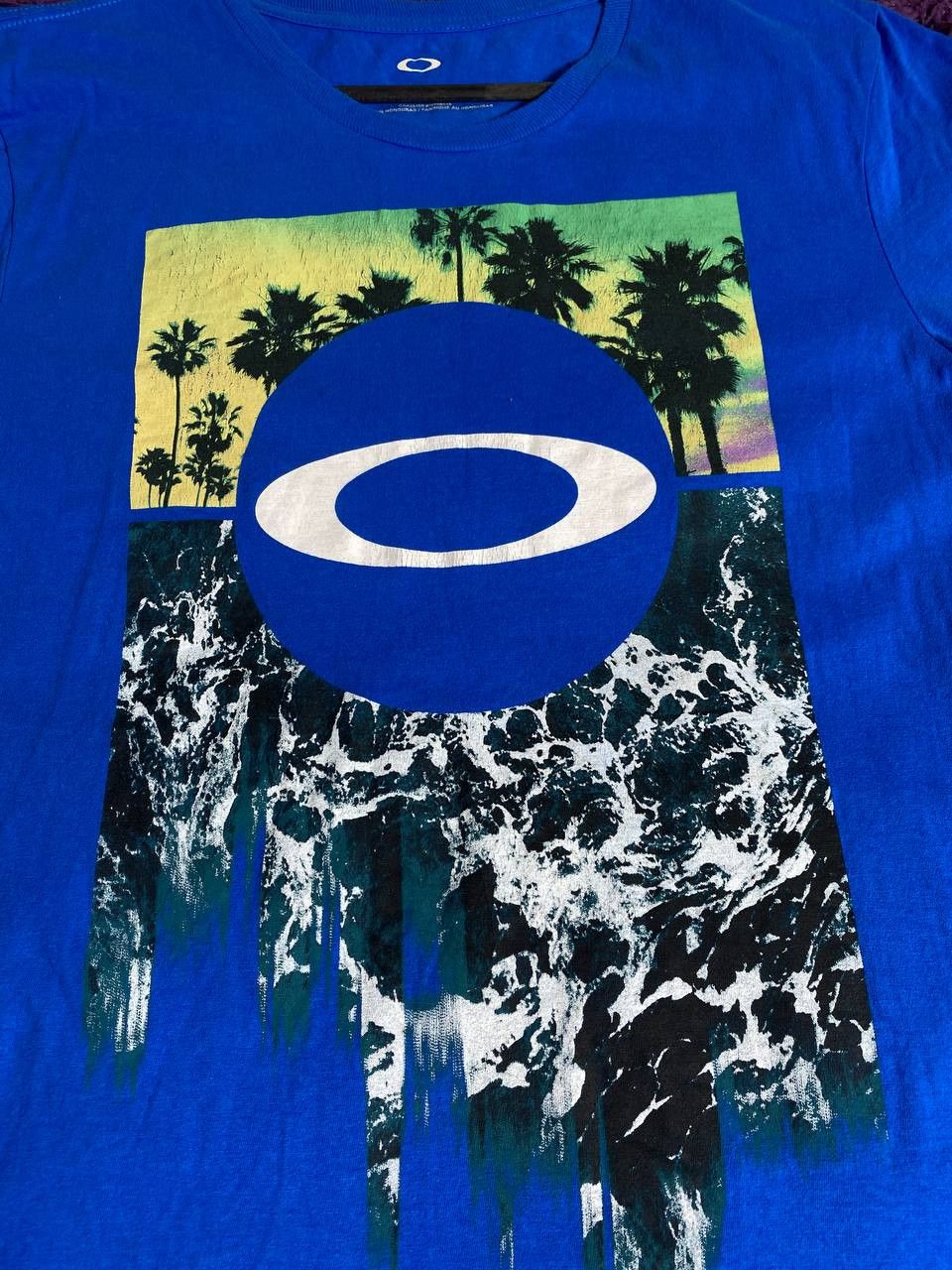 Oakley × Vintage Vintage Oakley Rubber Center Logo Grey T-Shirt Size US L / EU 52-54 / 3 - 7 Thumbnail